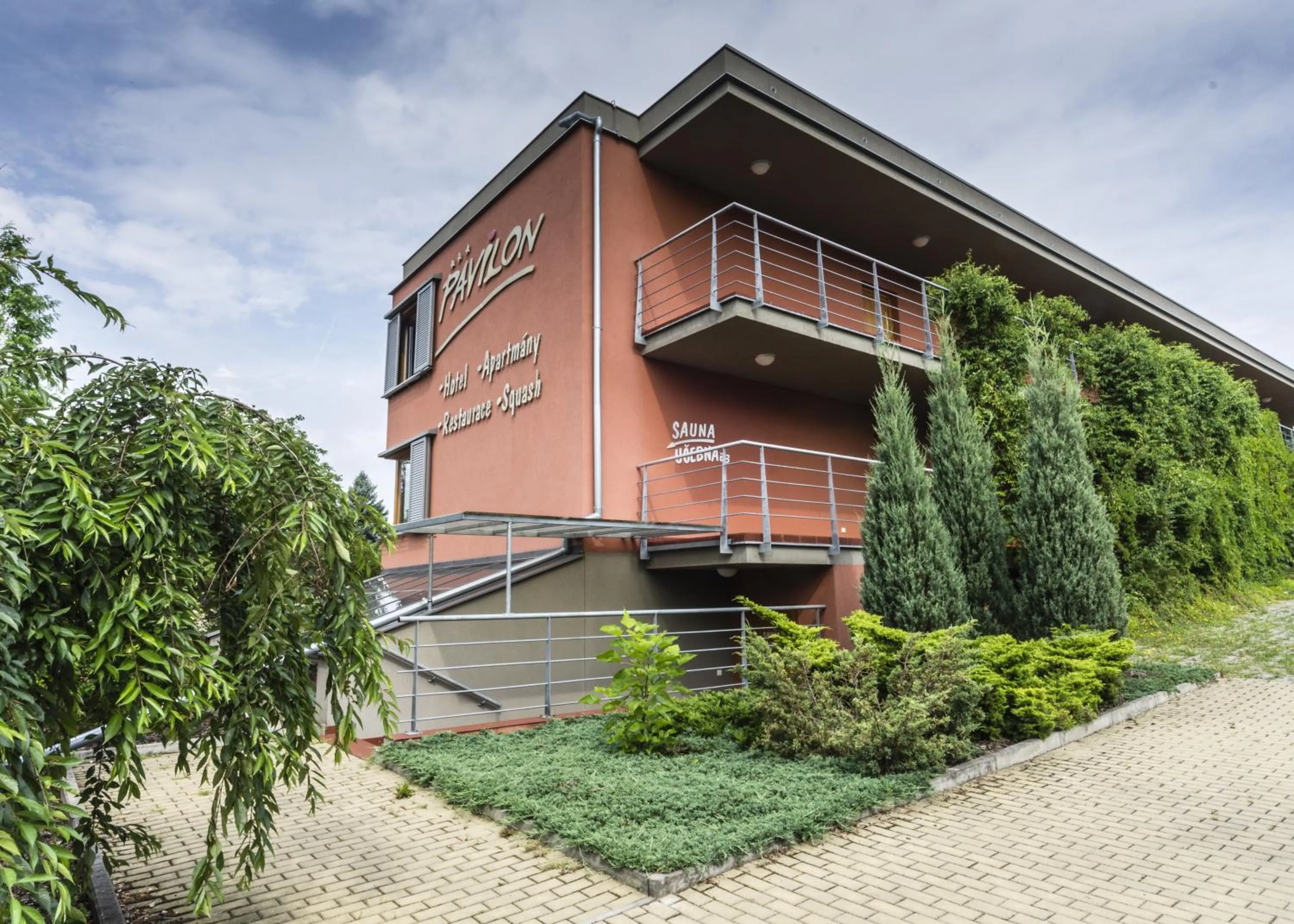 Property building in Pavilon