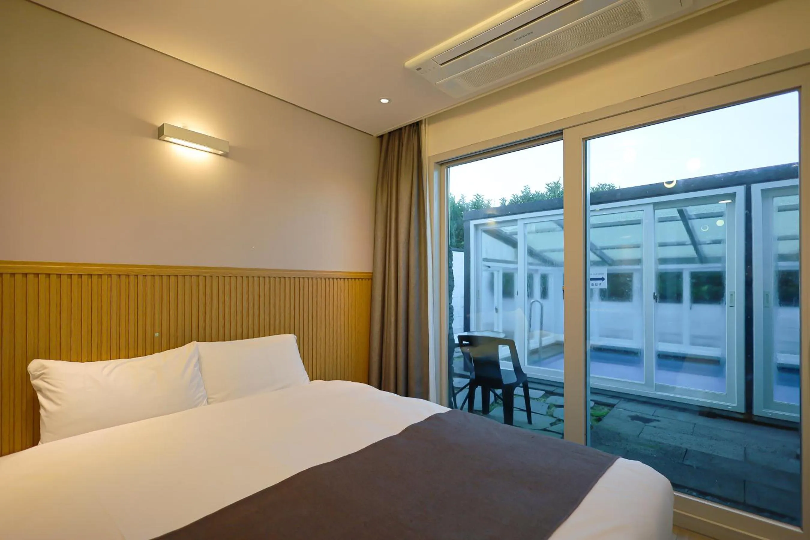 Bedroom, Bed in Pool and Villa Sorang