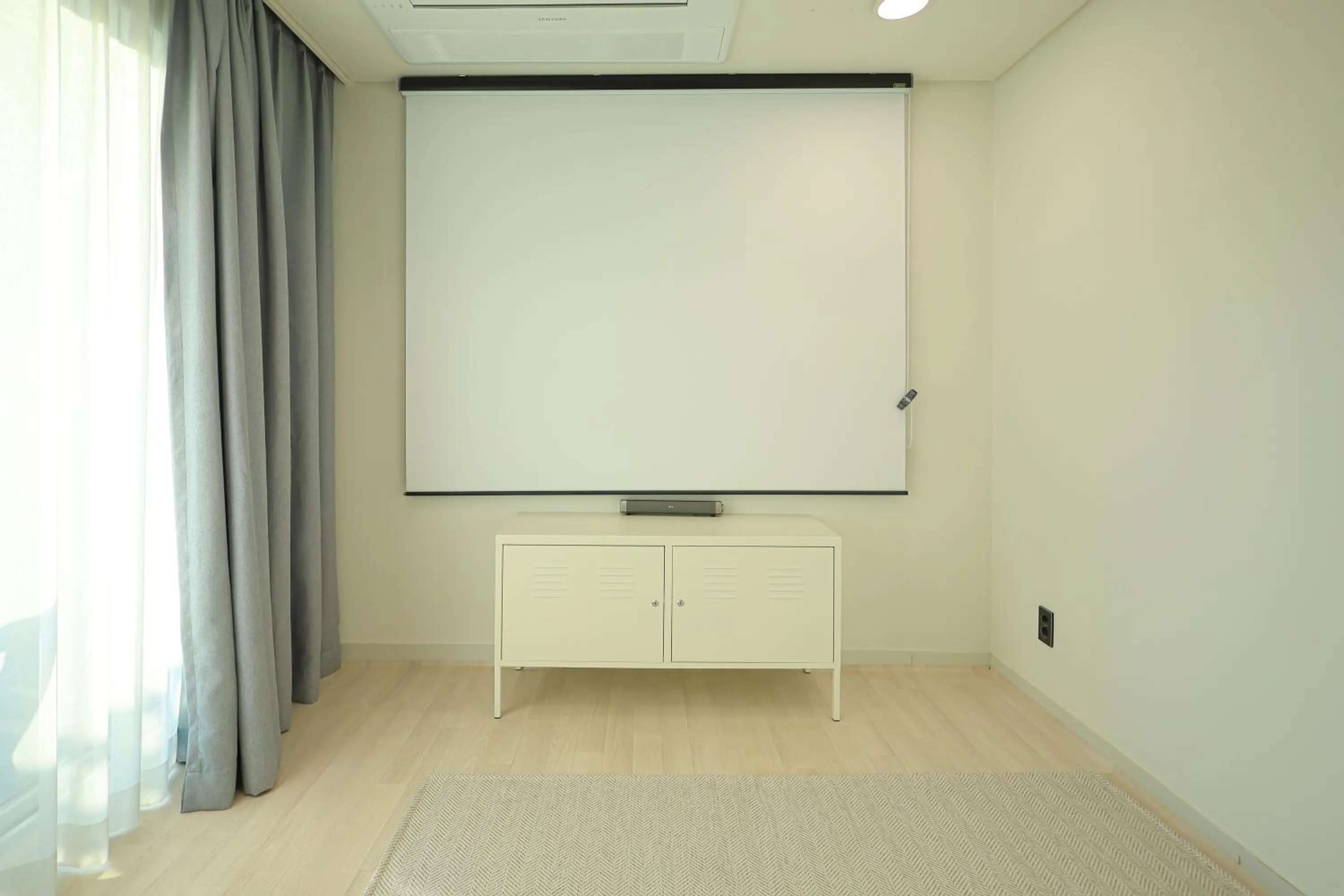 TV and multimedia in Pool and Villa Sorang