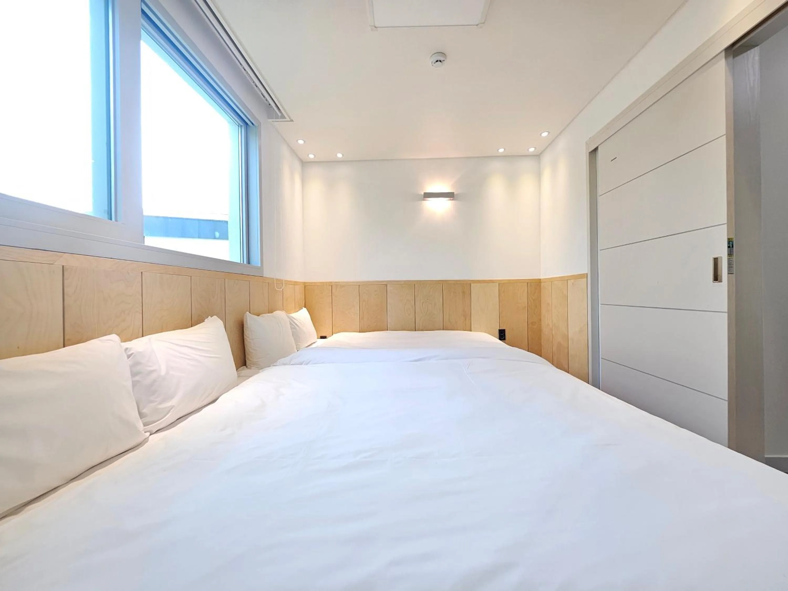 Bedroom, Bed in Pool and Villa Sorang