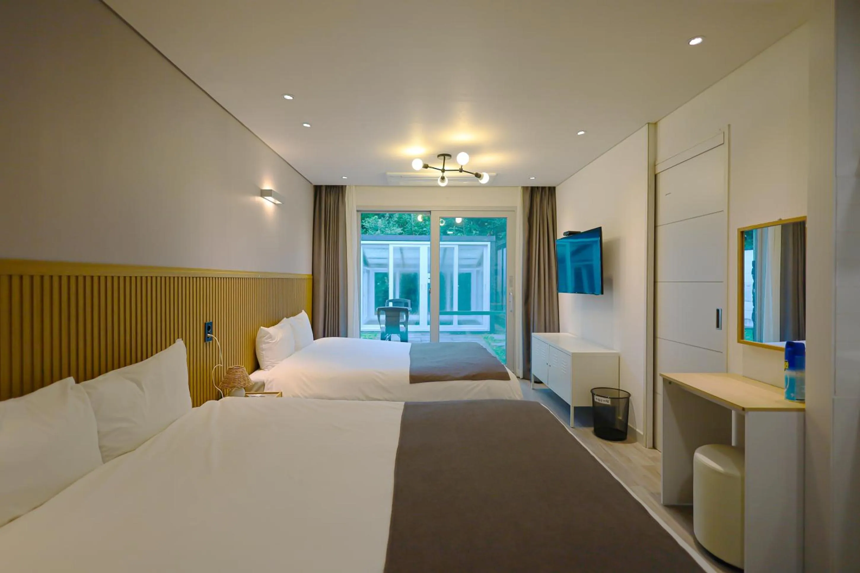 Bed in Pool and Villa Sorang