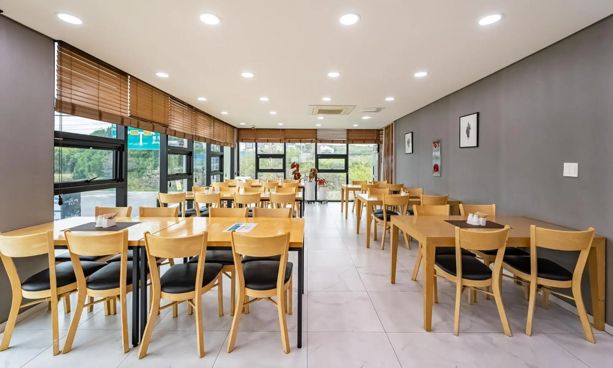 Restaurant/places to eat in Pool and Villa Sorang