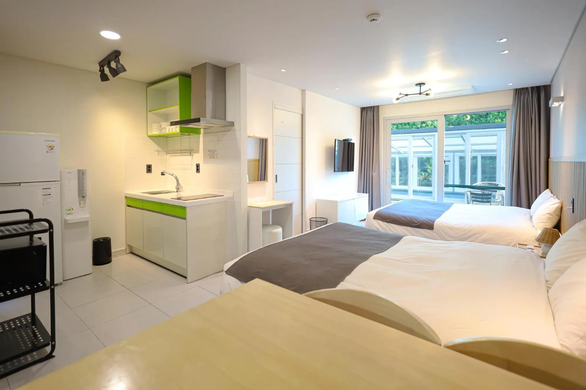 Kitchen or kitchenette, Bed in Pool and Villa Sorang