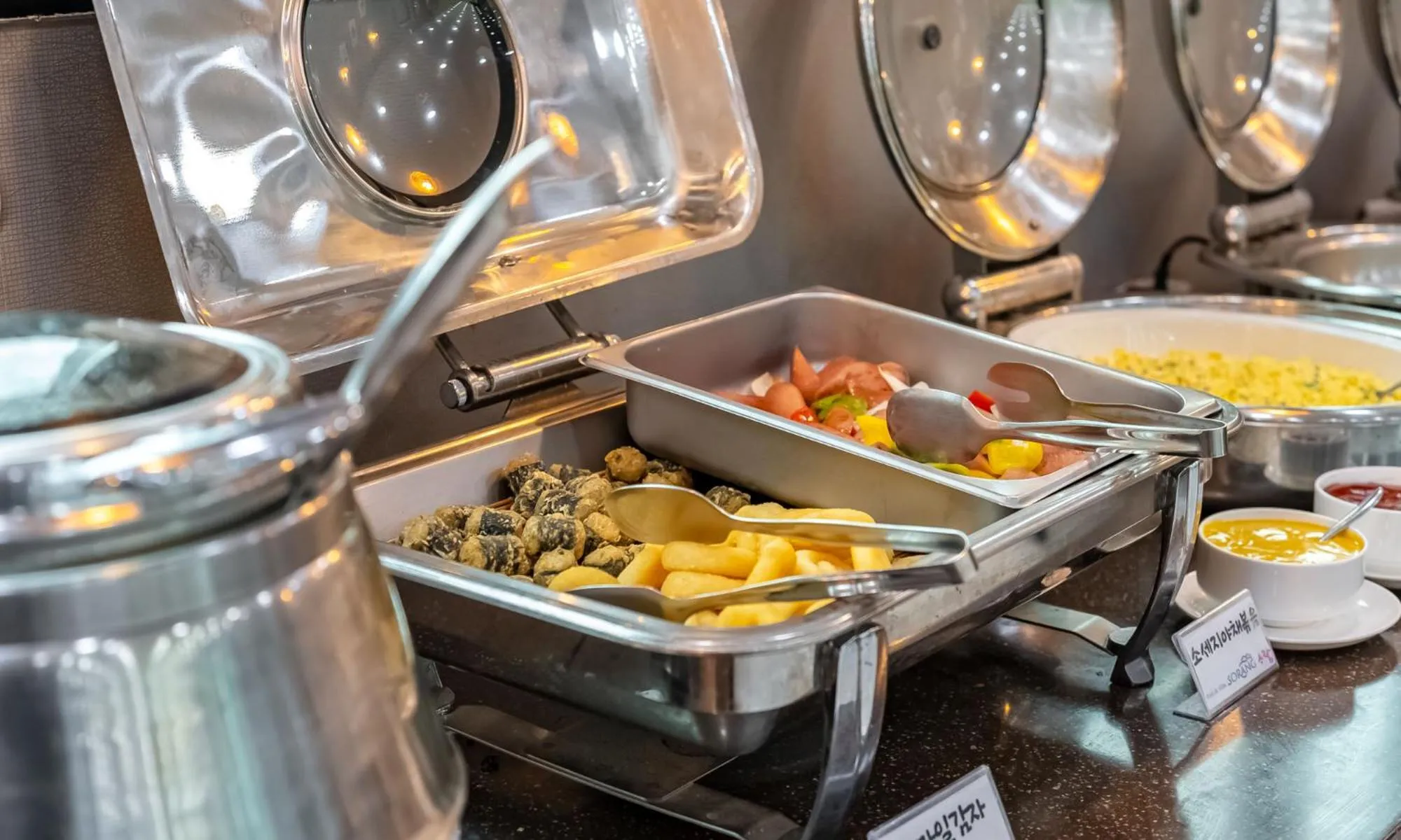 Restaurant/places to eat in Pool and Villa Sorang