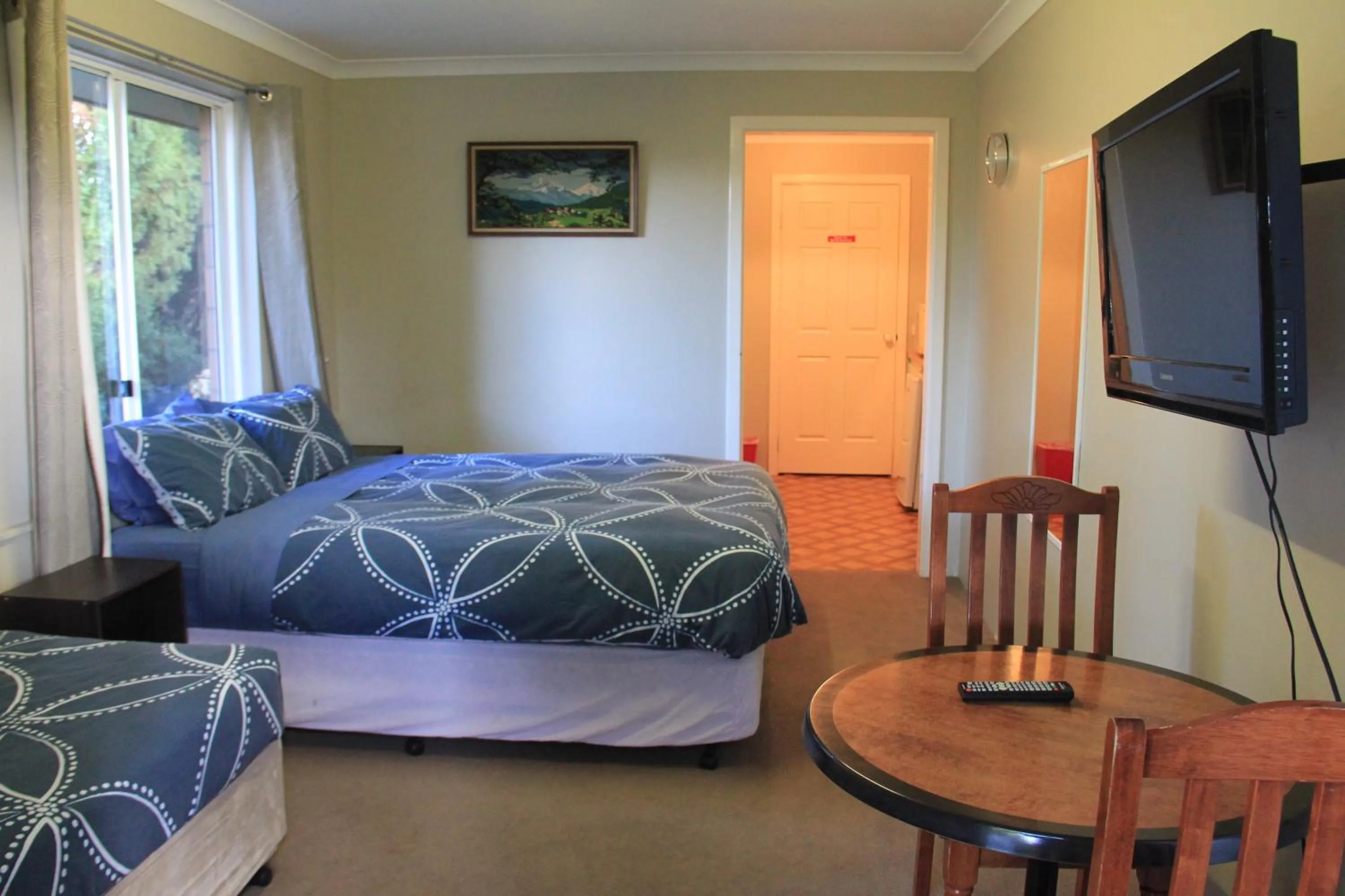 Day, Bed in Busselton Ithaca Motel