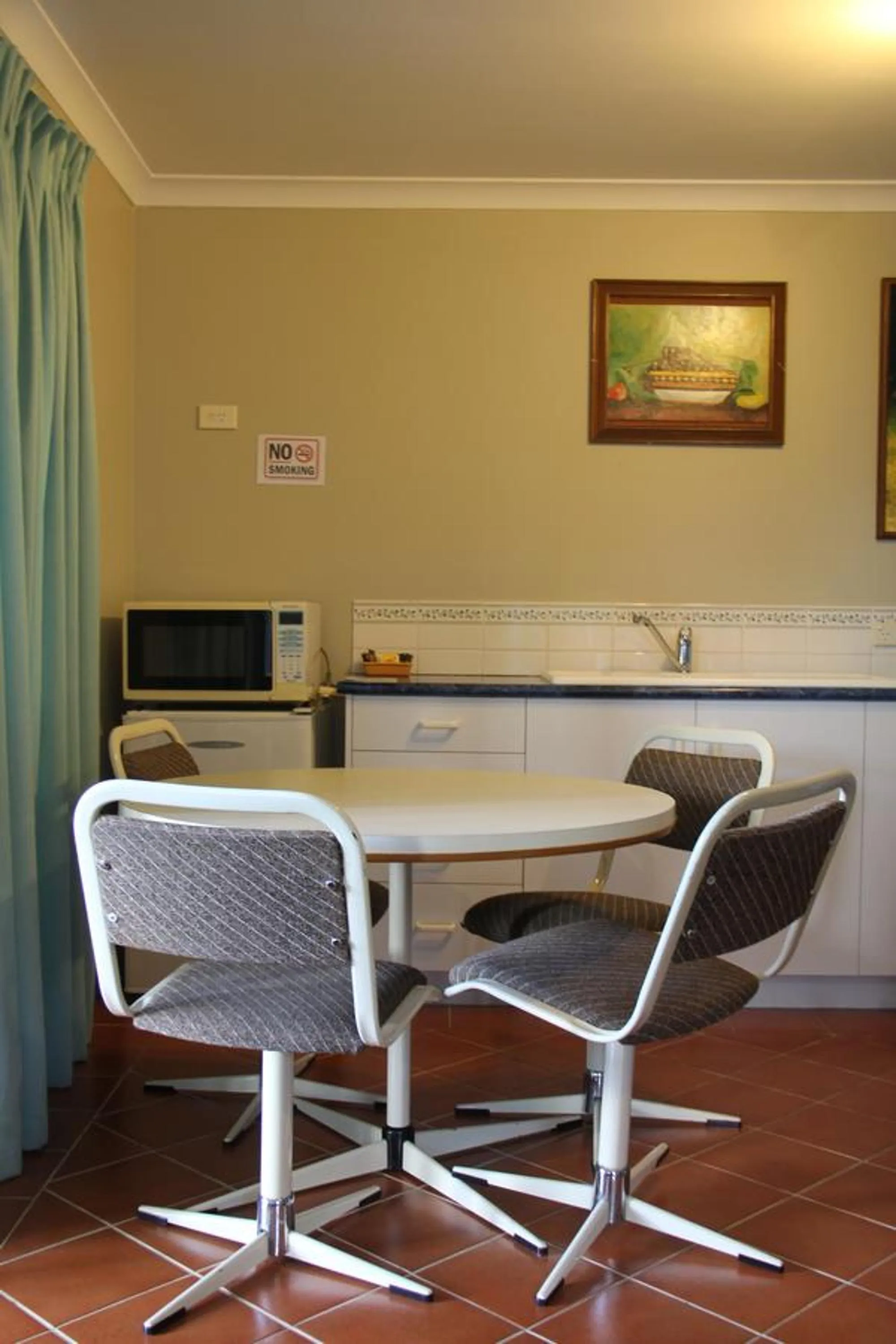 Property building in Busselton Ithaca Motel