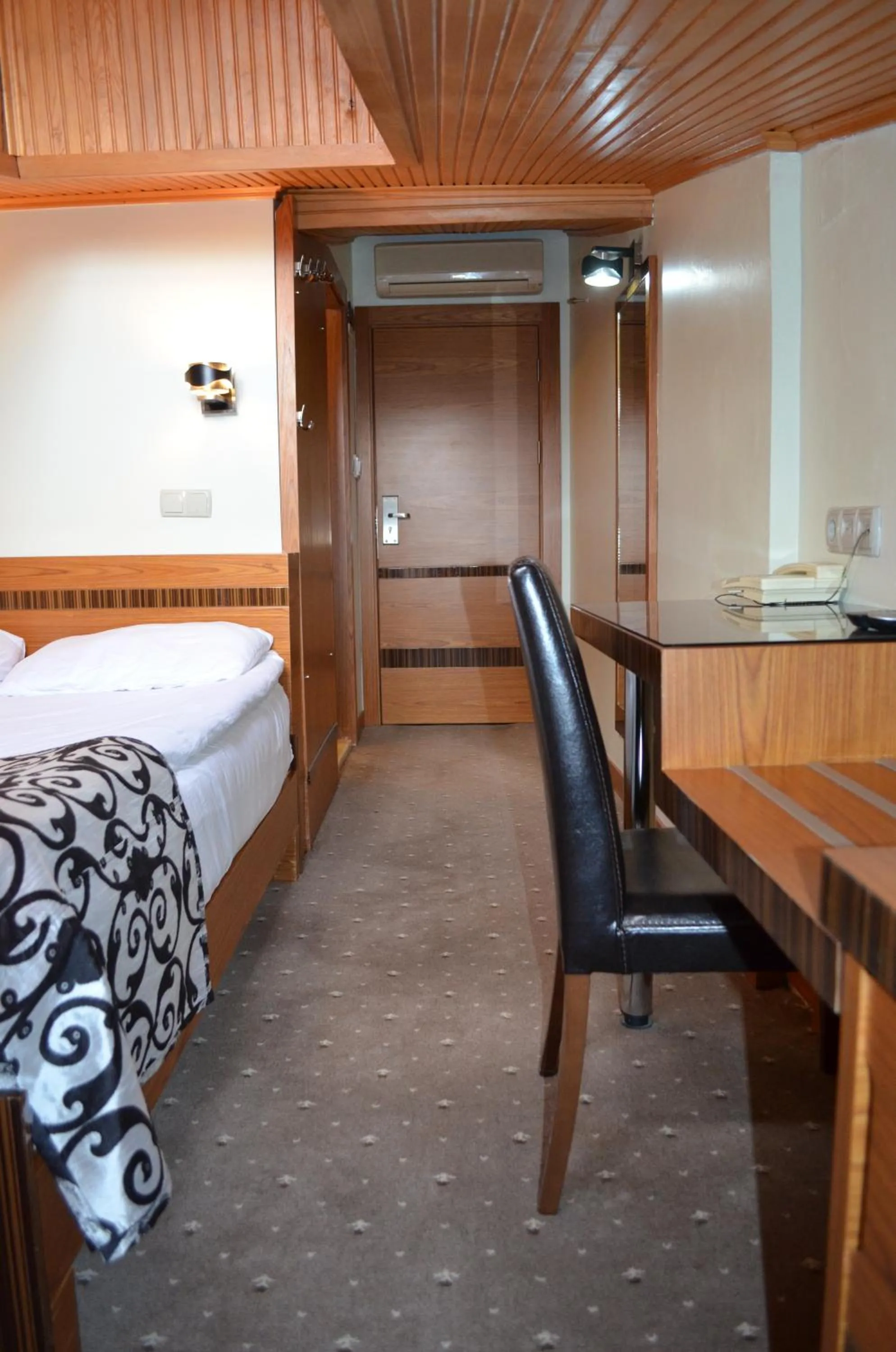 Bedroom, Bed in Atlas Otel