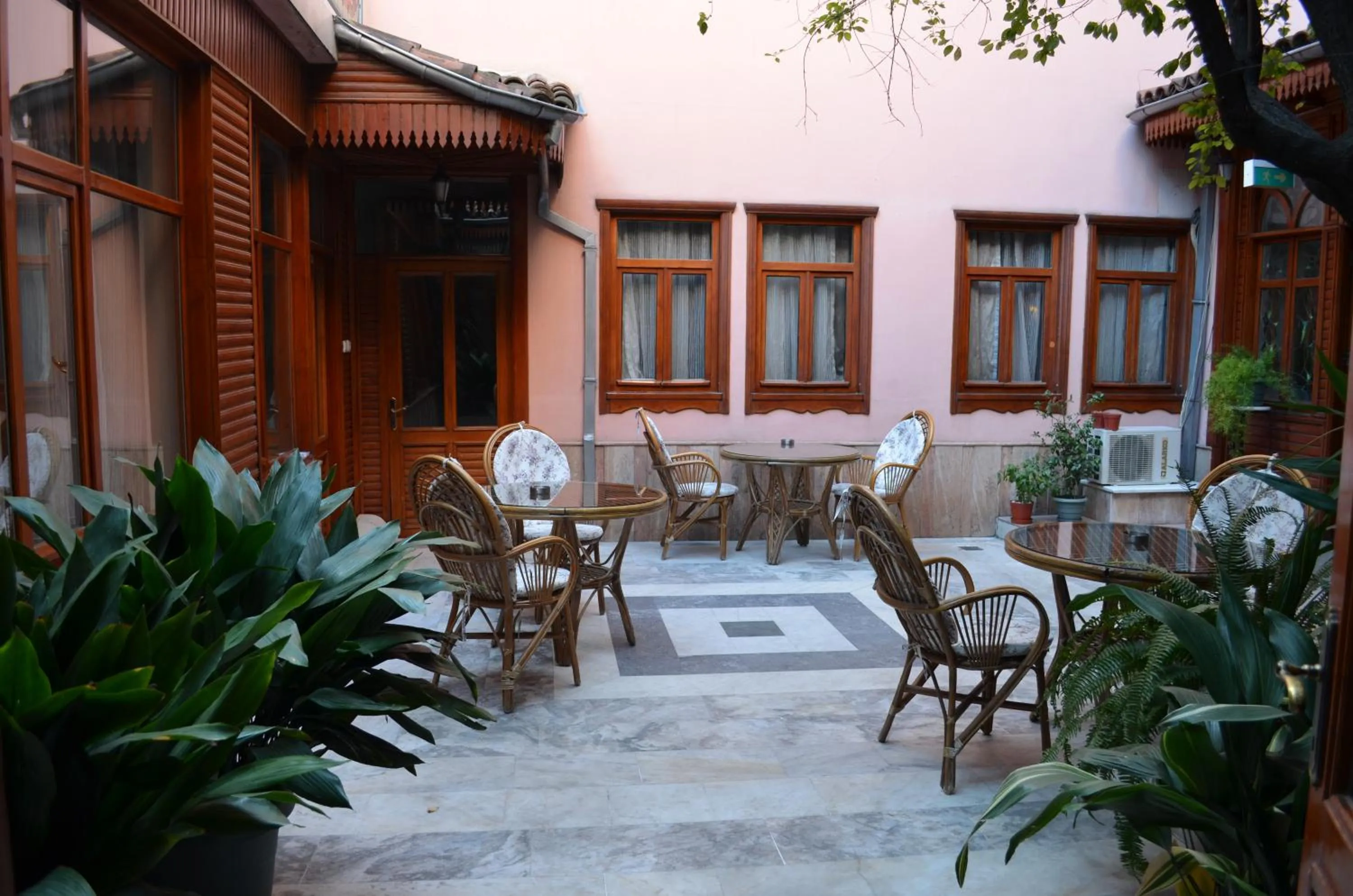 Garden in Atlas Otel