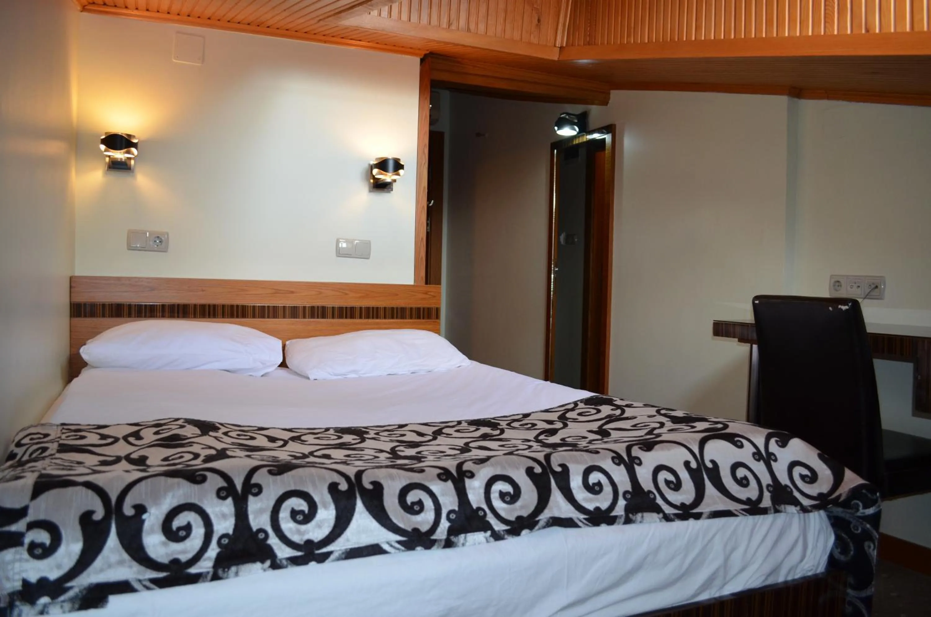 Bed in Atlas Otel