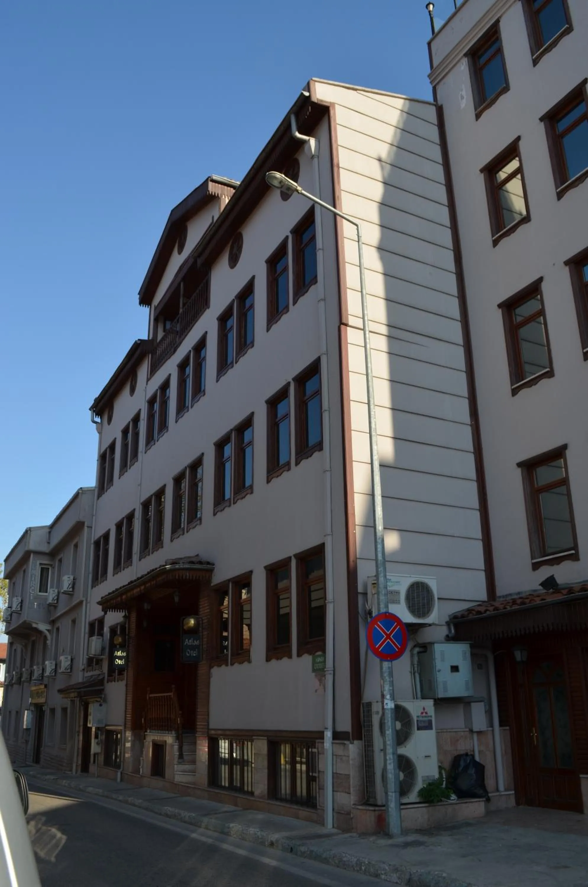Facade/entrance in Atlas Otel