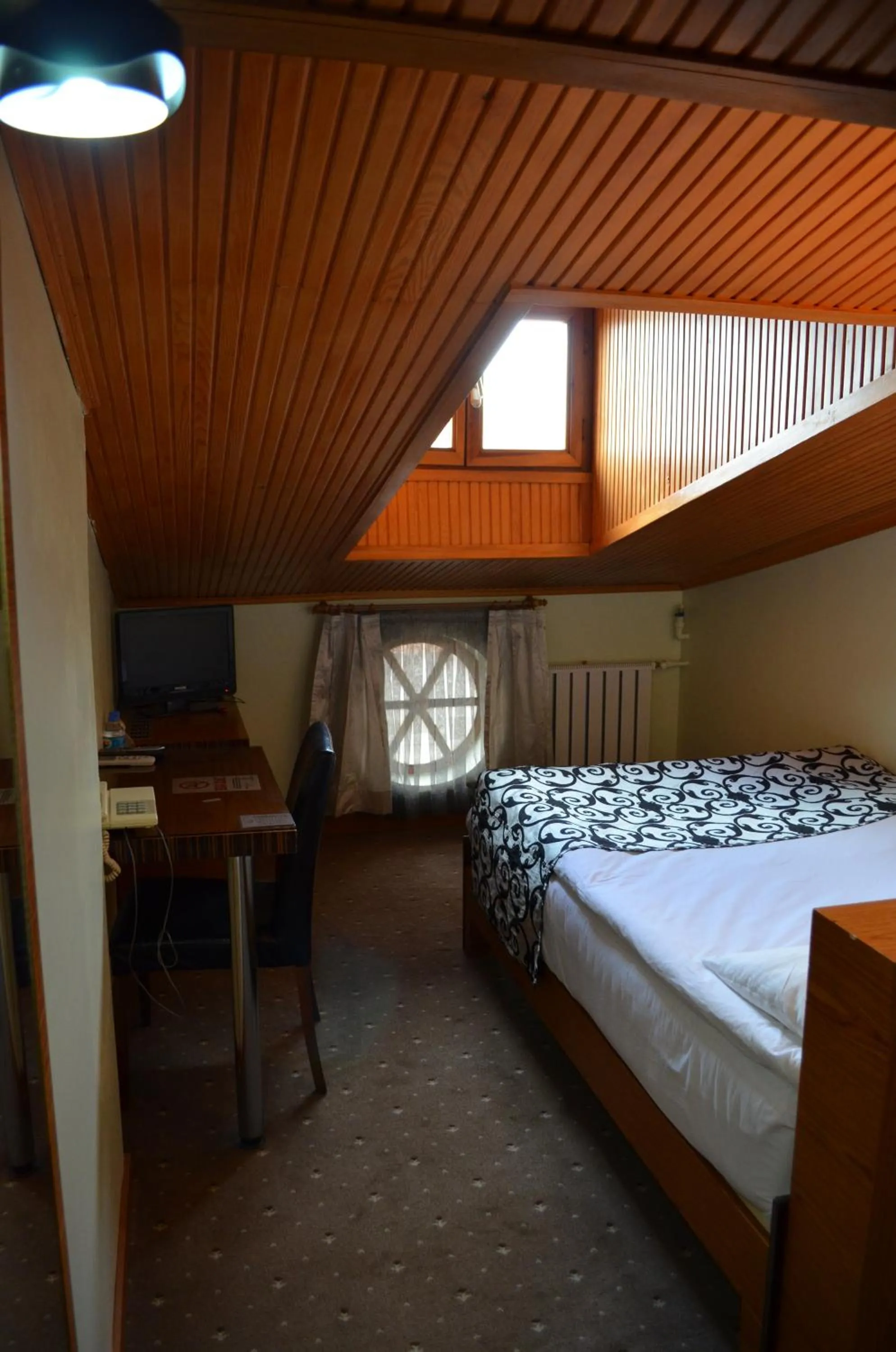 Bedroom, Bed in Atlas Otel