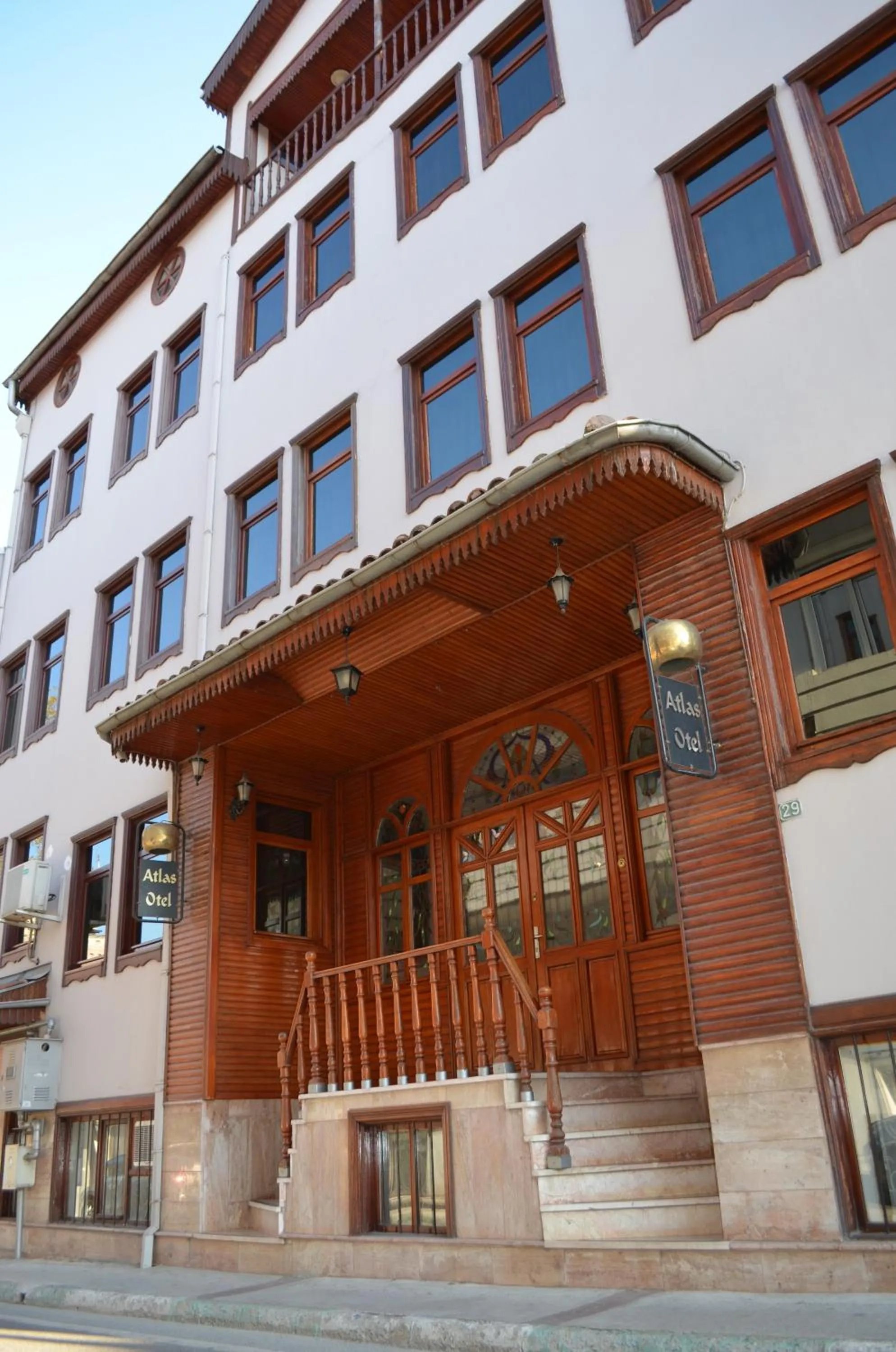 Facade/entrance in Atlas Otel