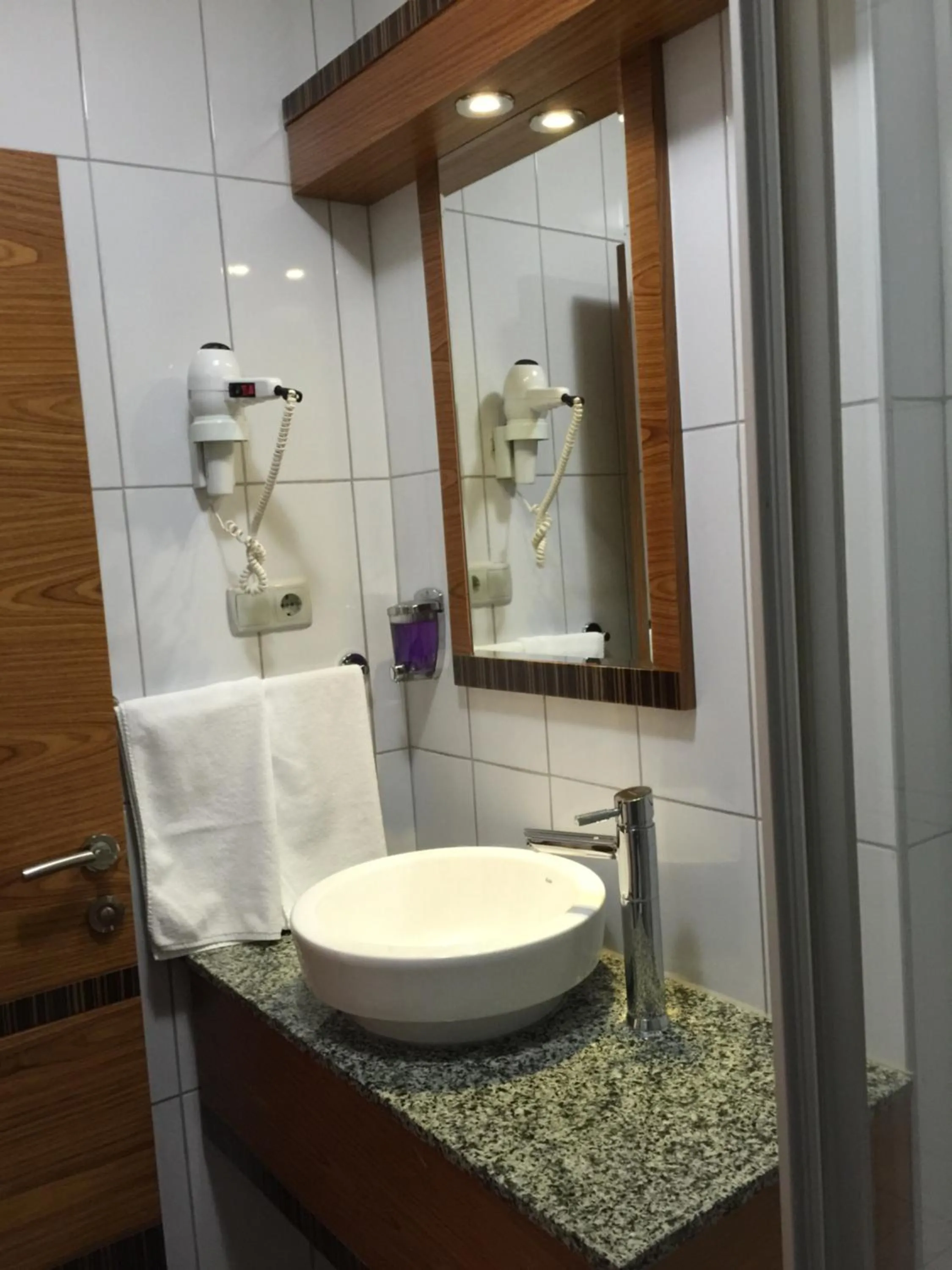 Bathroom in Atlas Otel