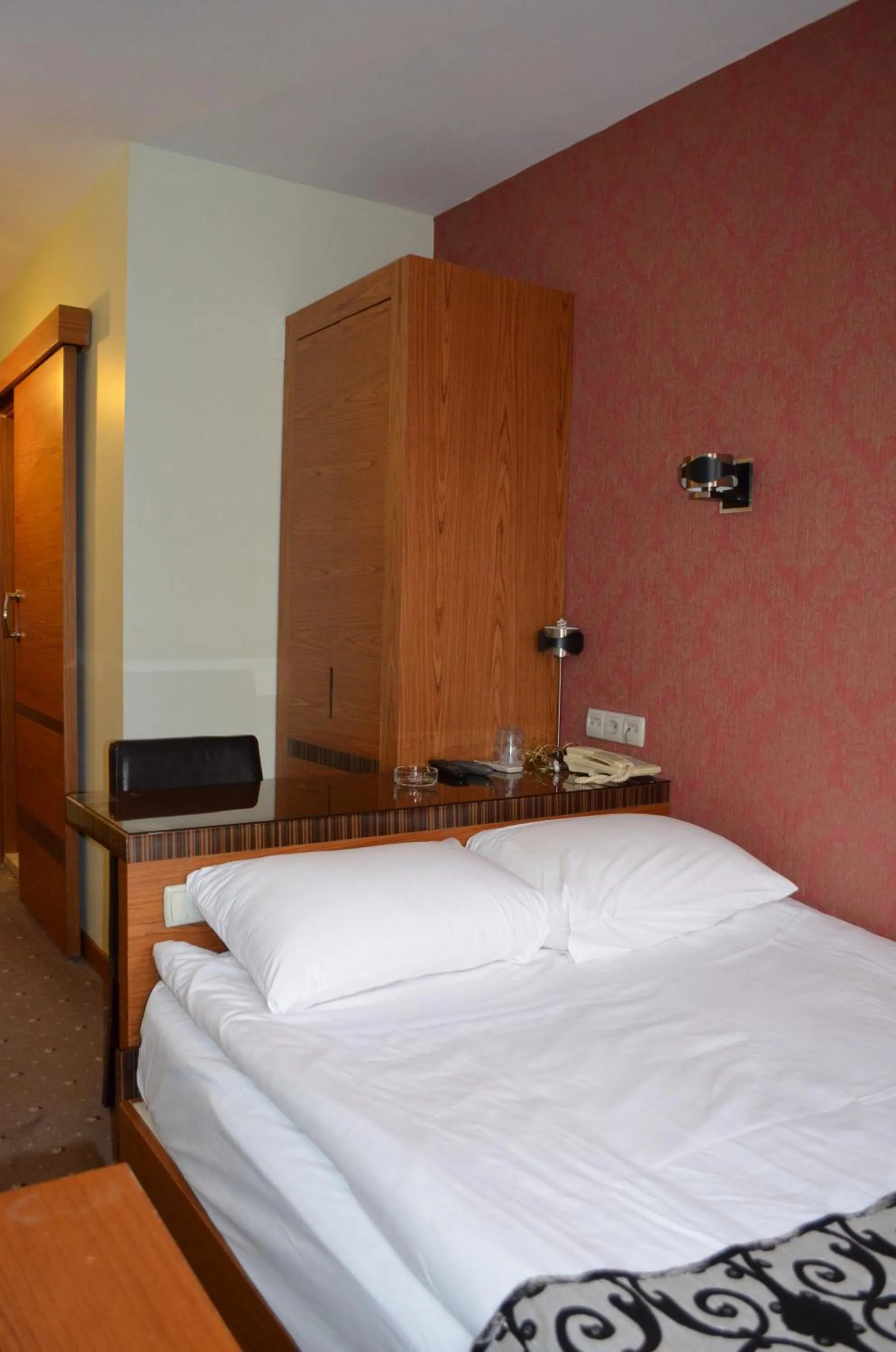 Bedroom, Bed in Atlas Otel