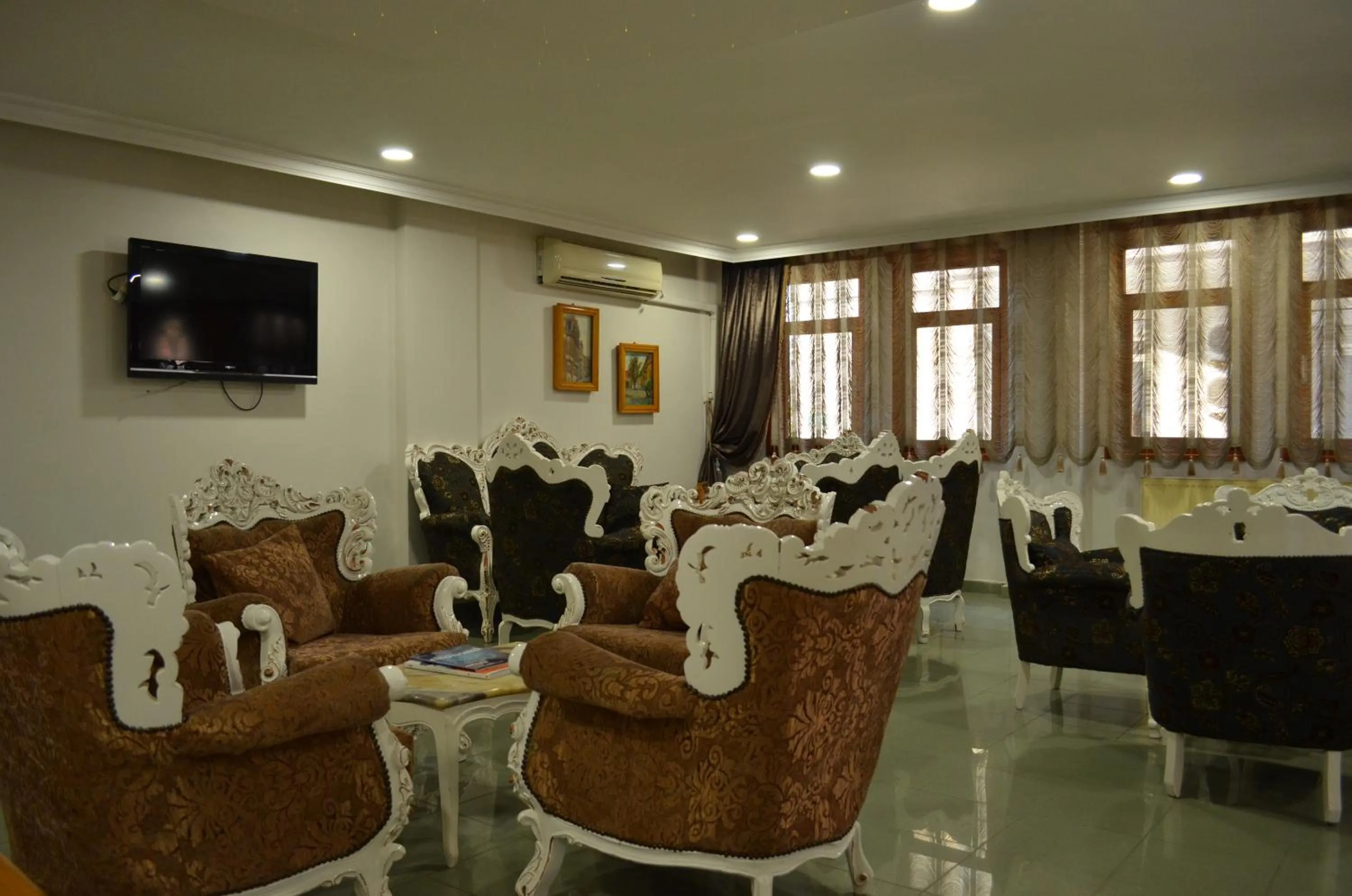 Lobby or reception in Atlas Otel