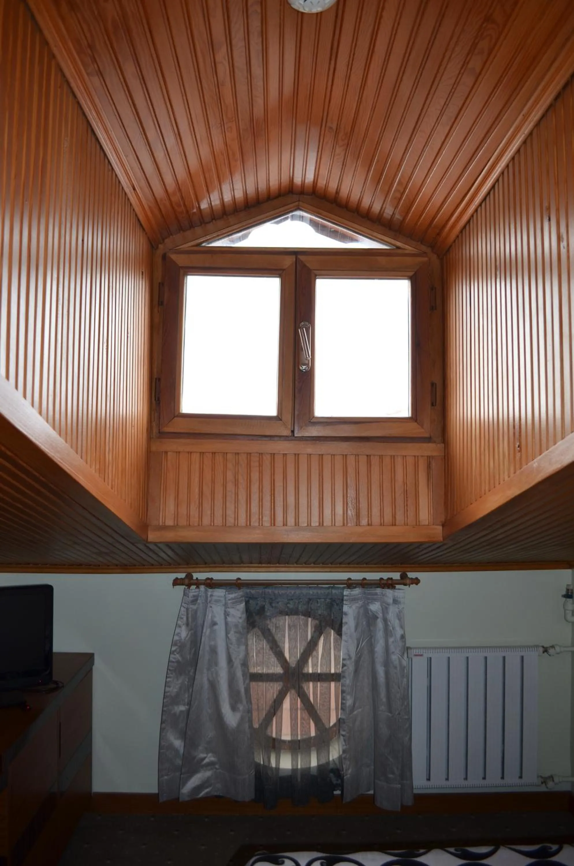 Bedroom in Atlas Otel
