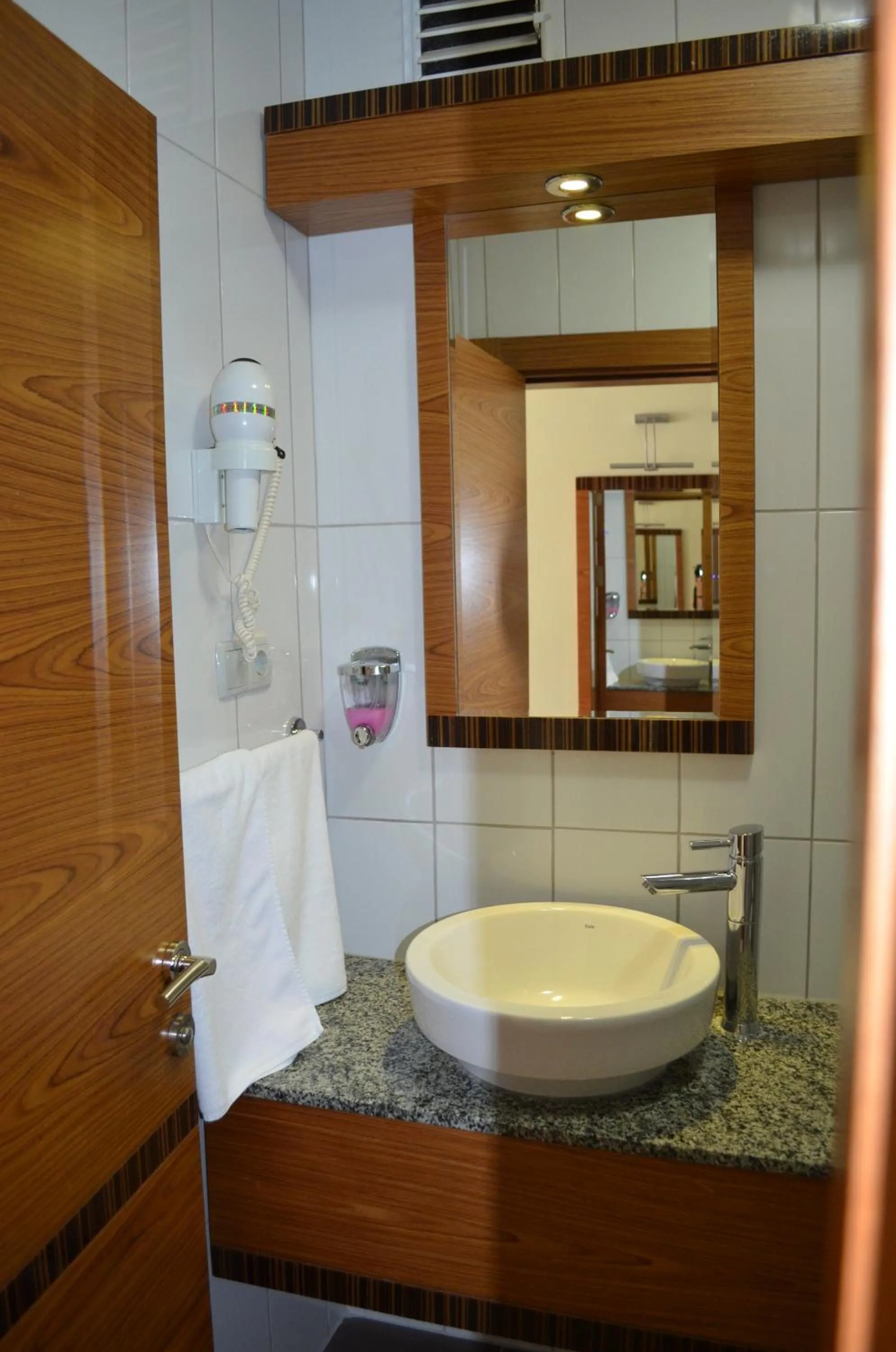 Bathroom in Atlas Otel