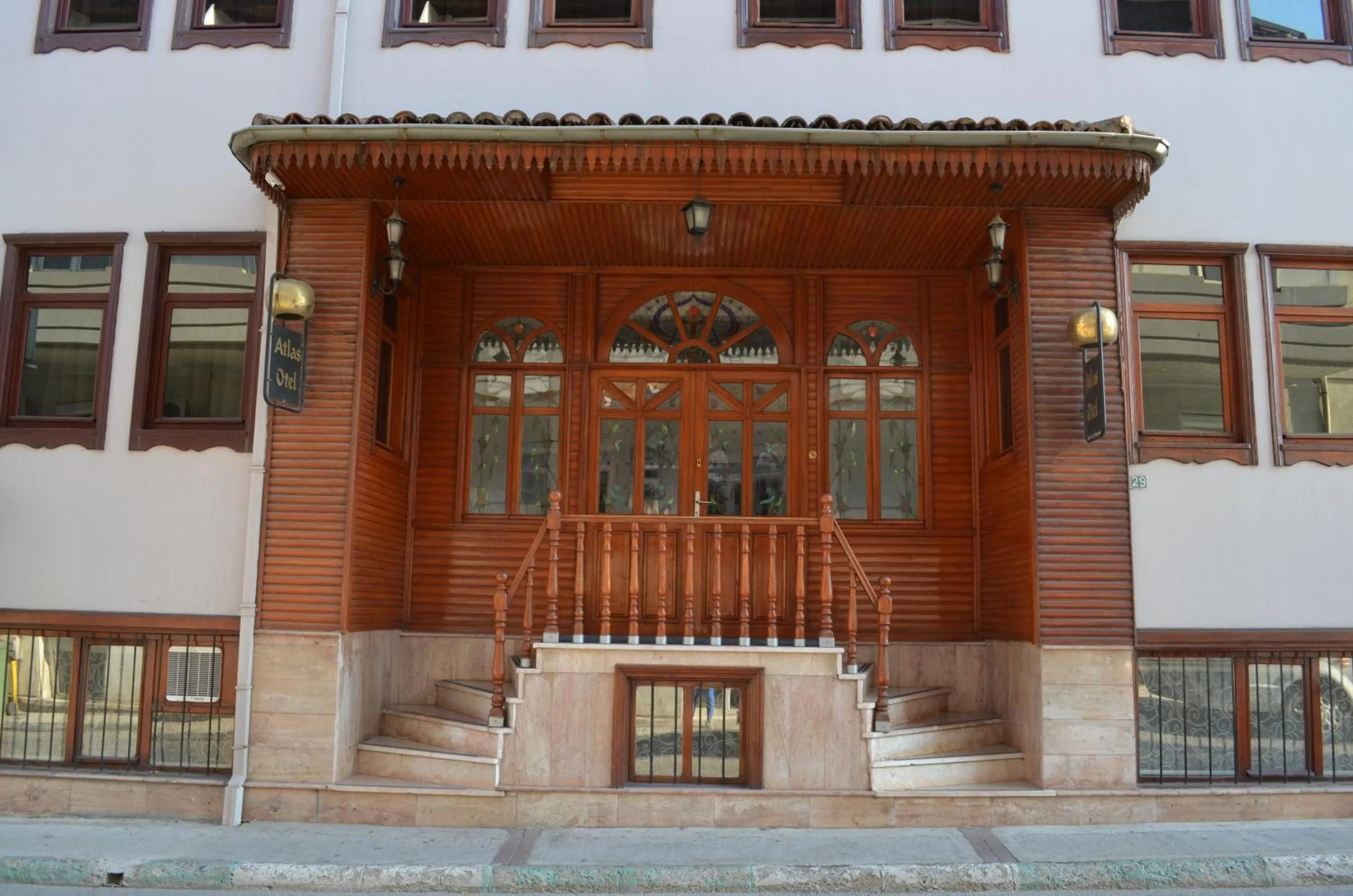 Facade/entrance in Atlas Otel