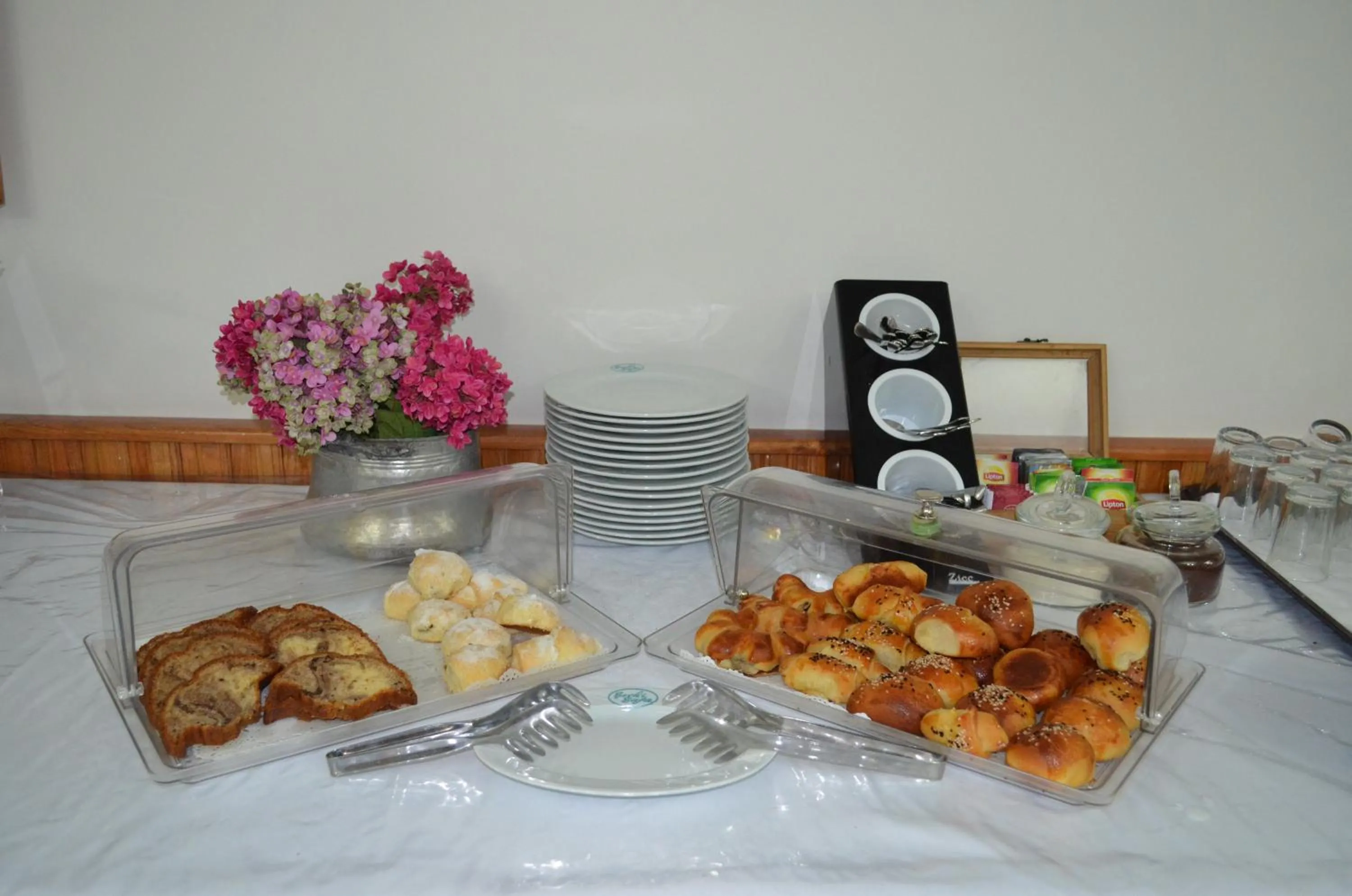 Buffet breakfast in Atlas Otel