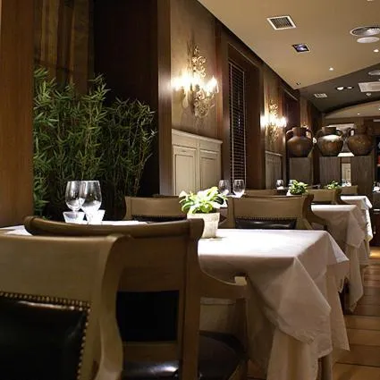 Restaurant/places to eat in Coto Real