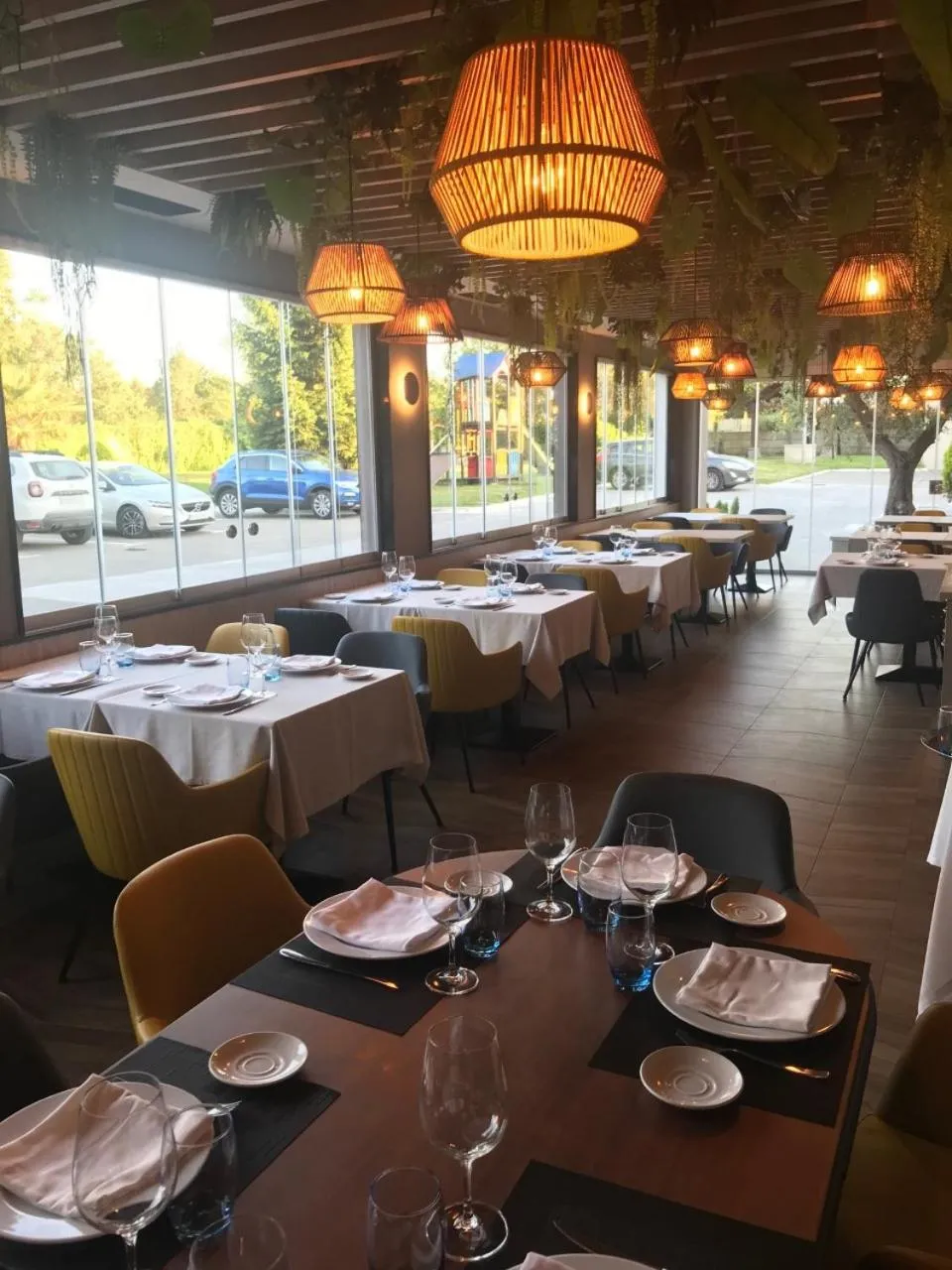 Restaurant/places to eat in Coto Real