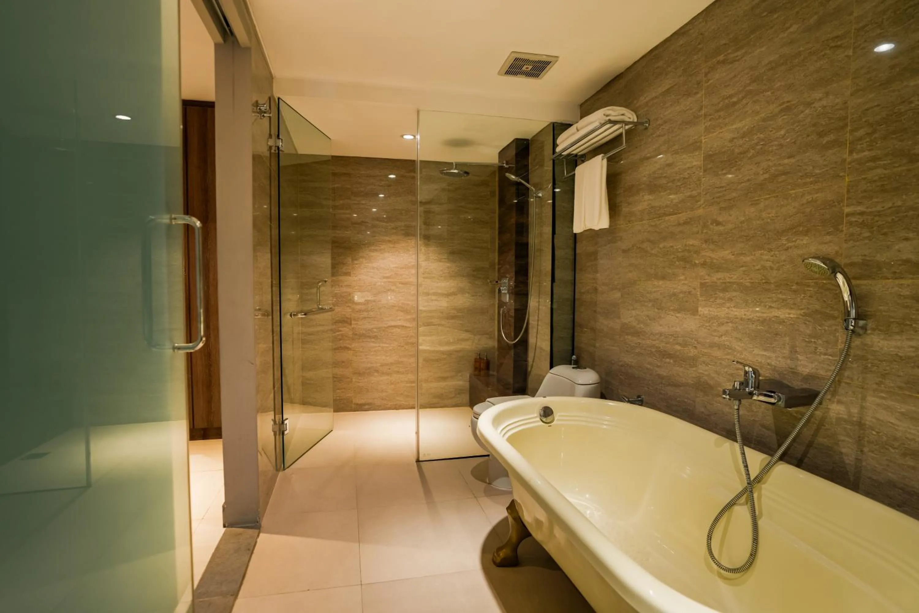 Shower in The Nest Hotel Nusa Dua