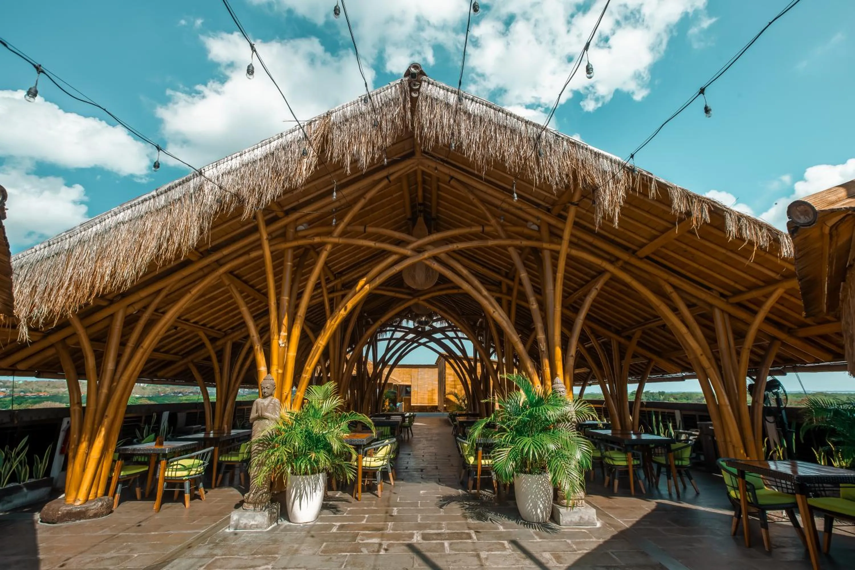 Restaurant/places to eat in The Nest Hotel Nusa Dua