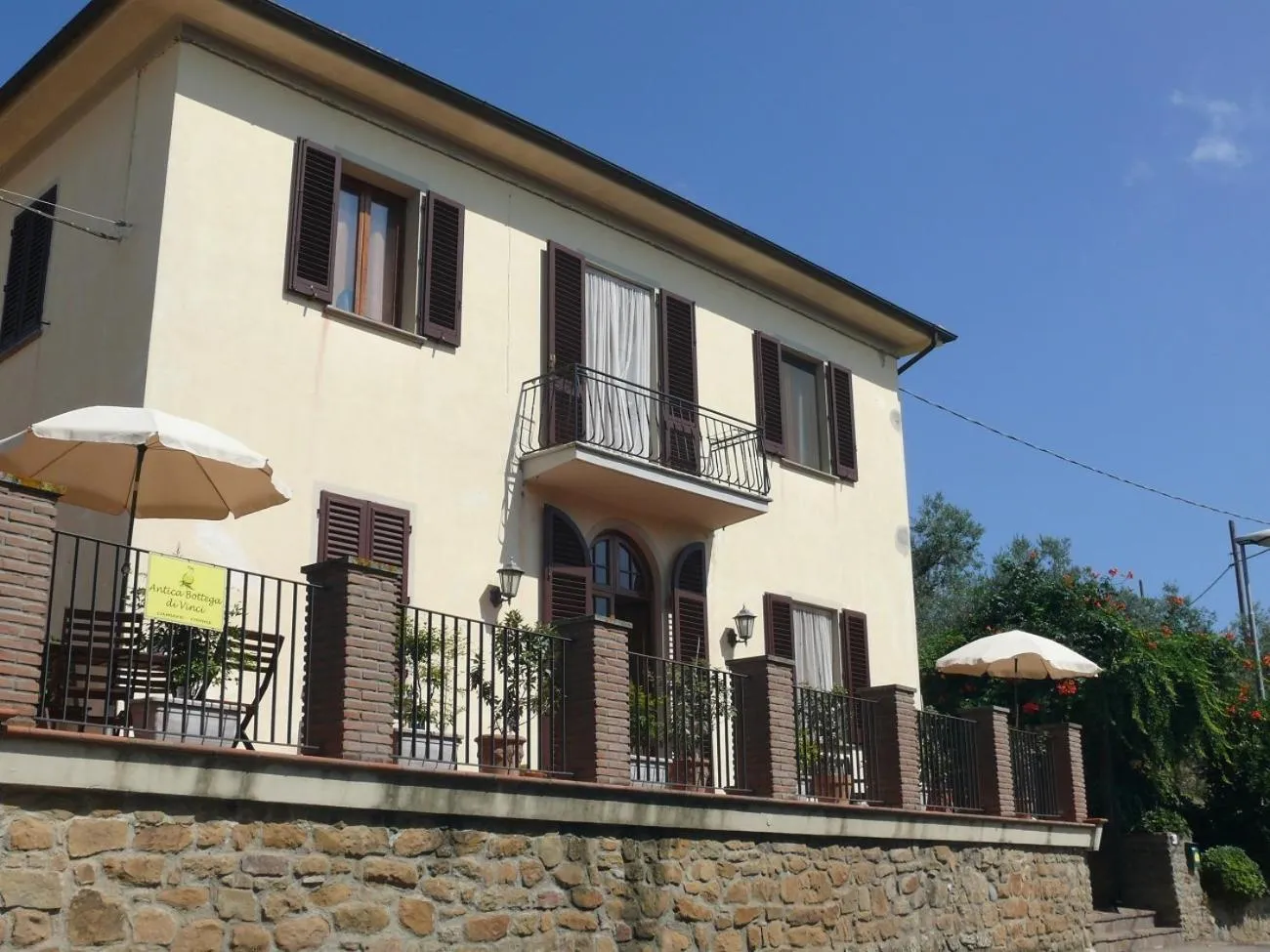 Property building in Antica Bottega di Vinci