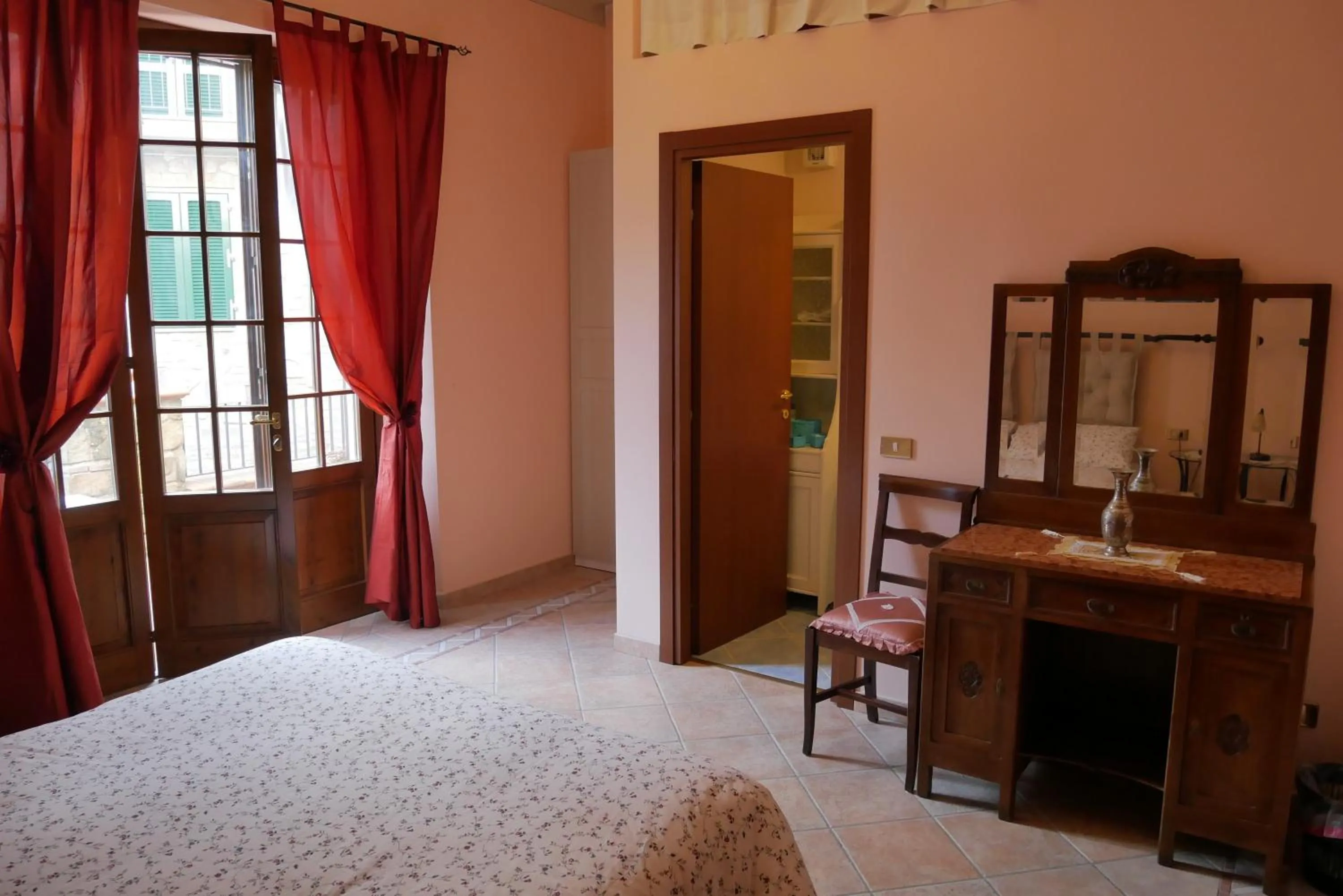 Bedroom, Bed in Antica Bottega di Vinci