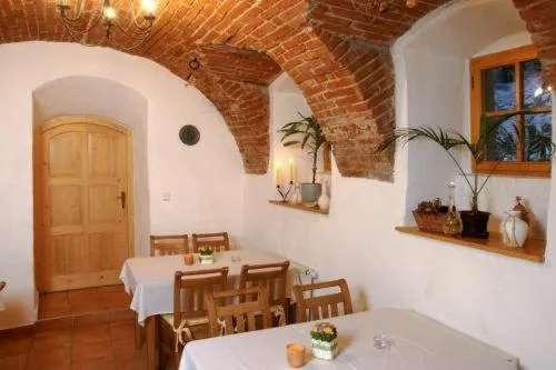 Restaurant/places to eat in Pension U Zámku