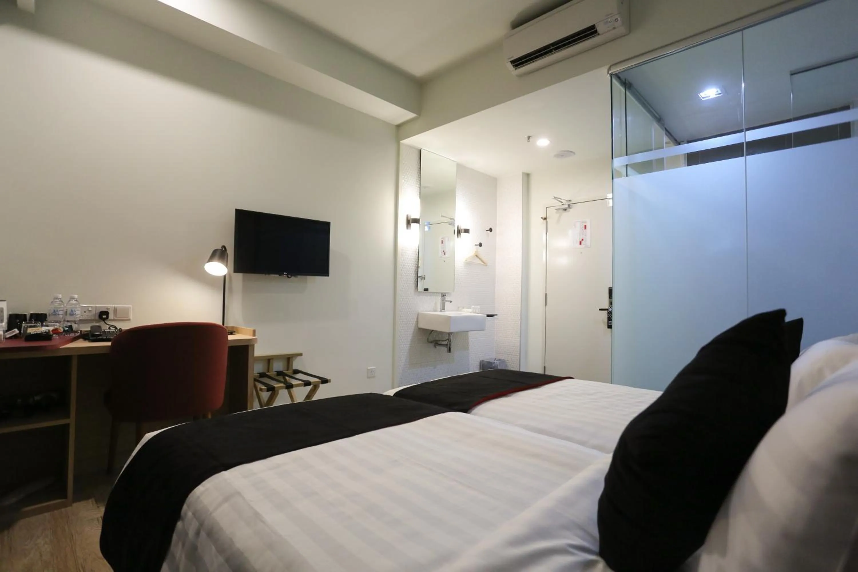 Photo of the whole room in Avenue J Hotel, Central Market