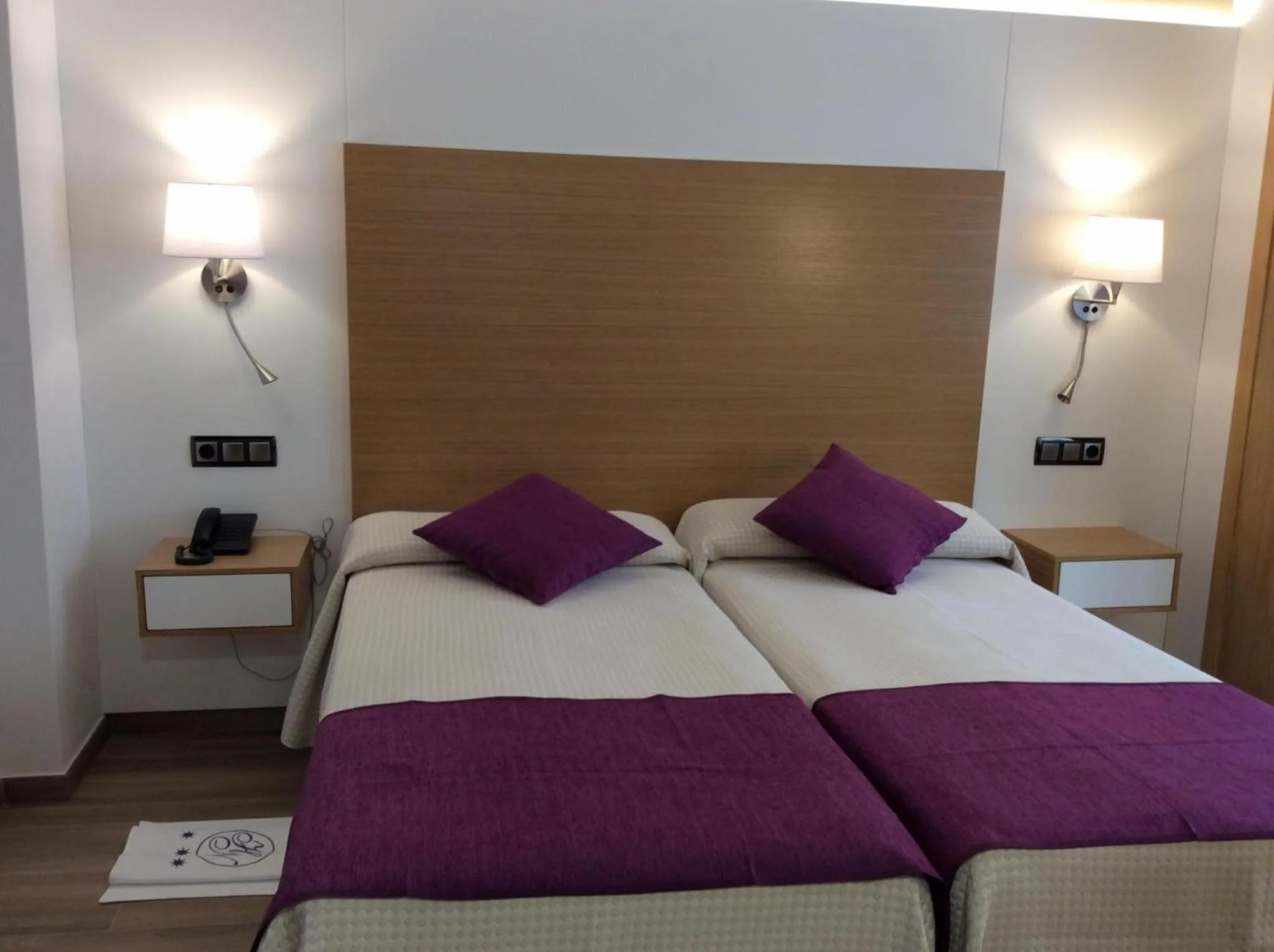 Photo of the whole room, Bed in Hotel La Noyesa *** Superior