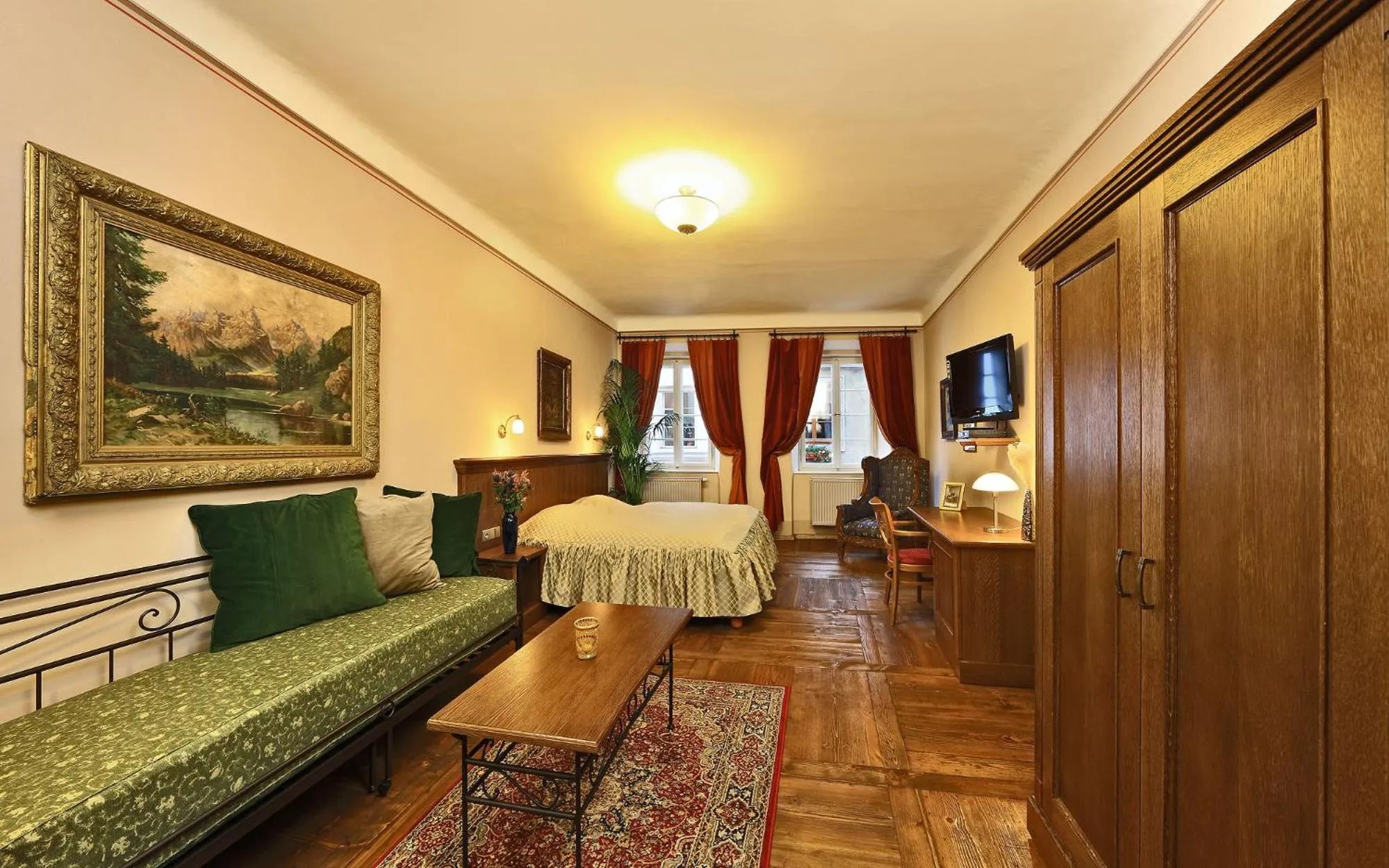 Photo of the whole room, Bed in Hotel Edward Kelly