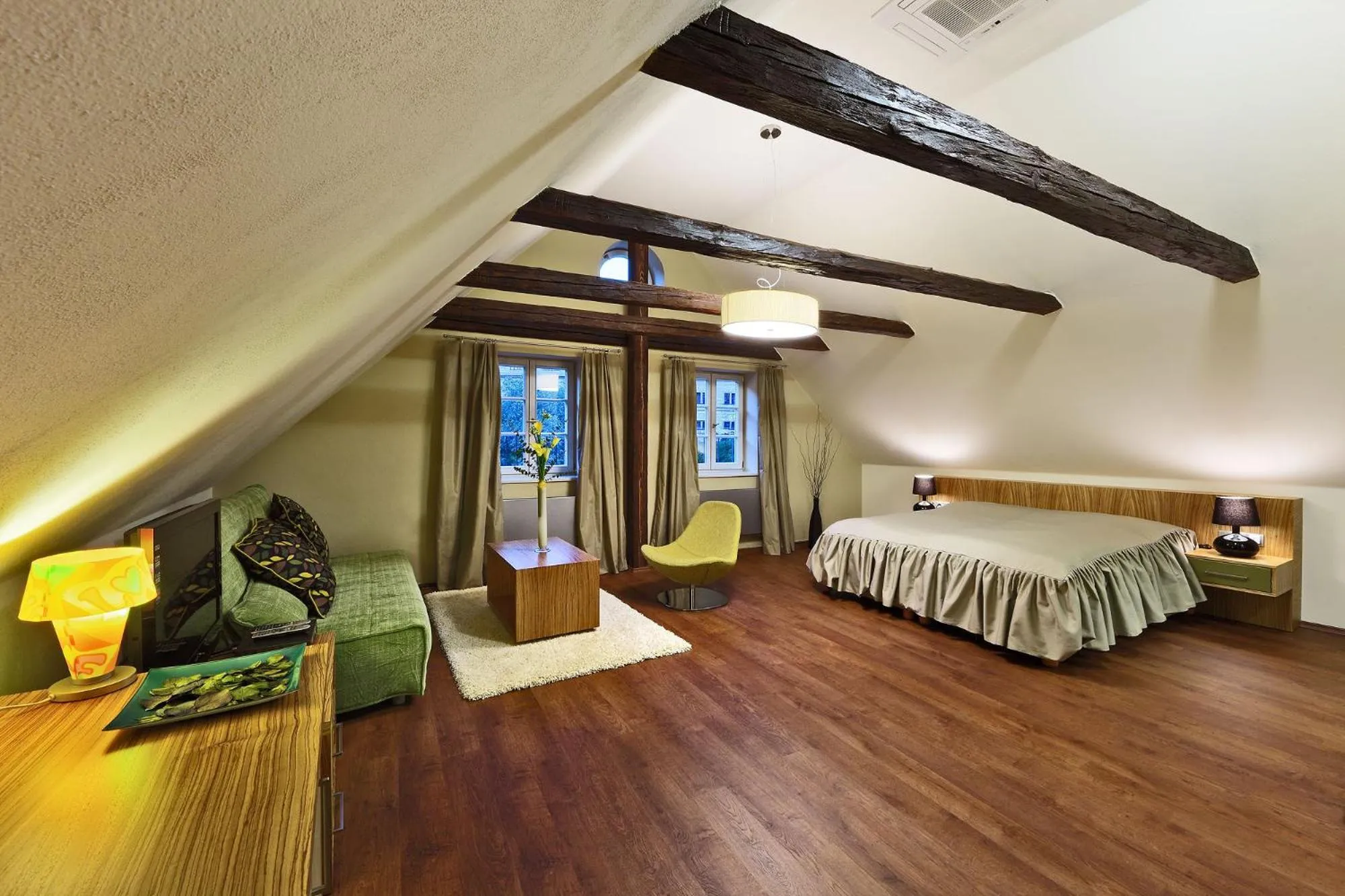 Photo of the whole room, Bed in Hotel Edward Kelly