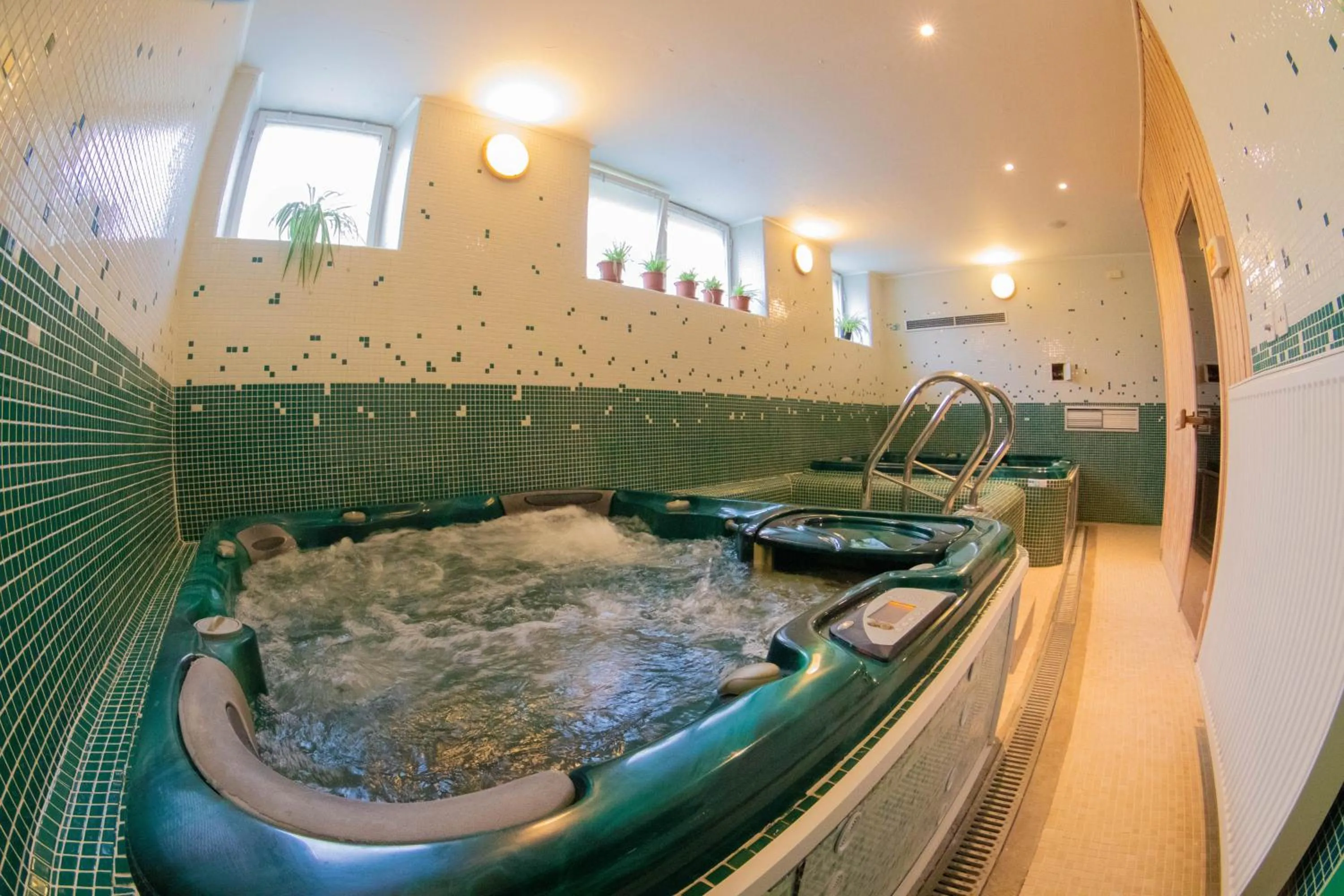 Hot Tub in Hotel Esprit