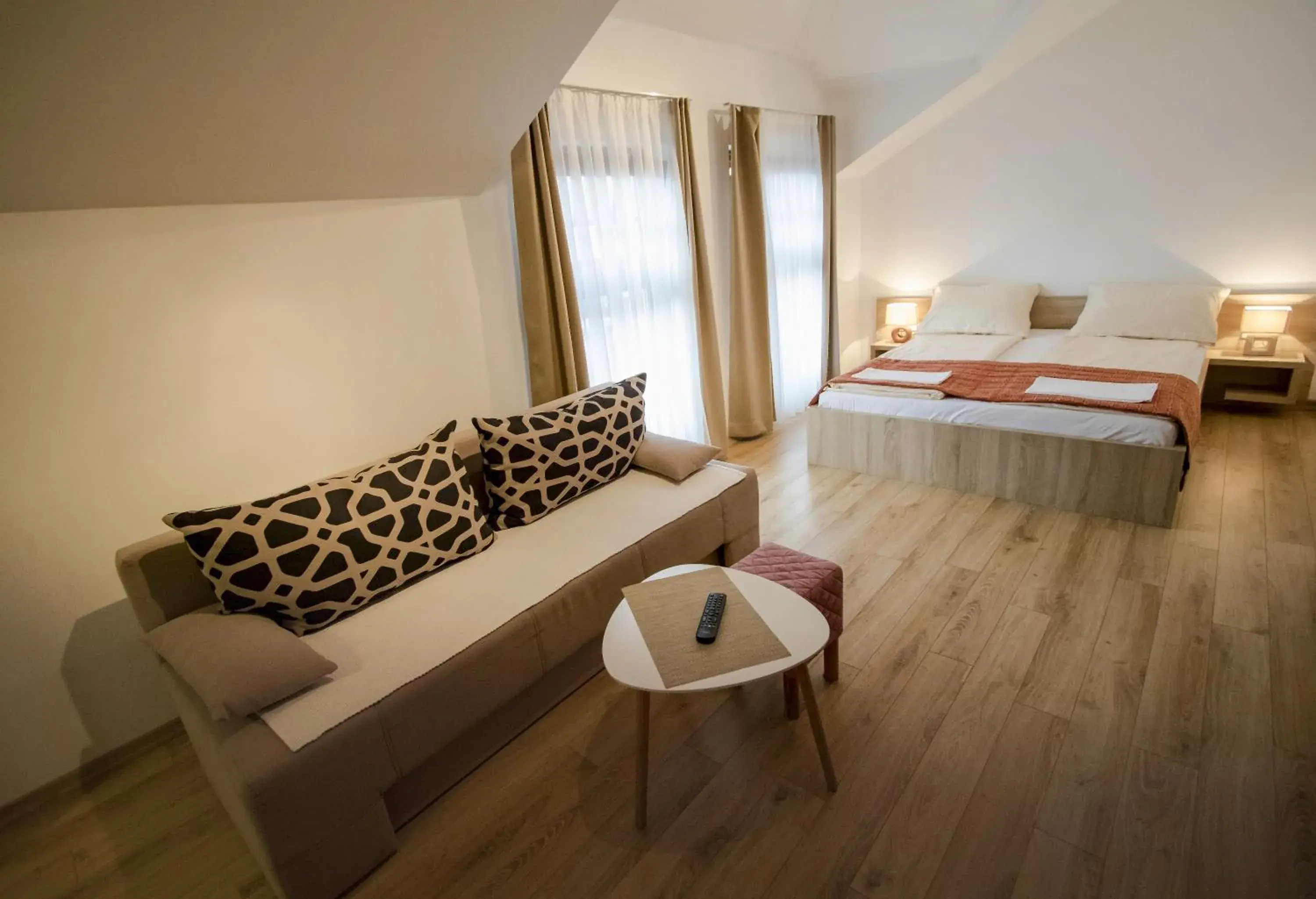 Hotel Logavina 8 Garage Parking Hotel Logavina 8 Garage Parking