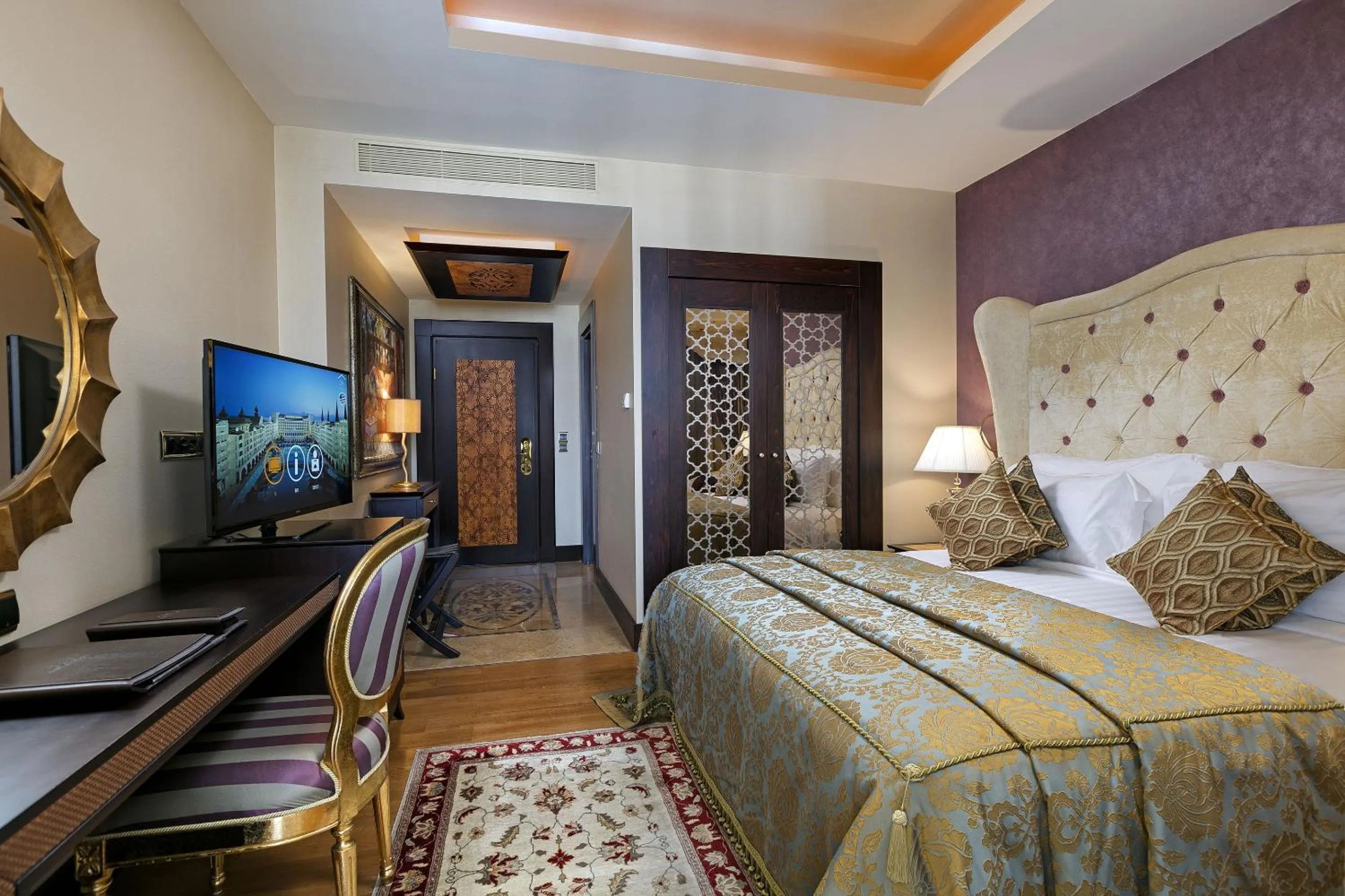 Bedroom, Bed in Titanic Mardan Palace