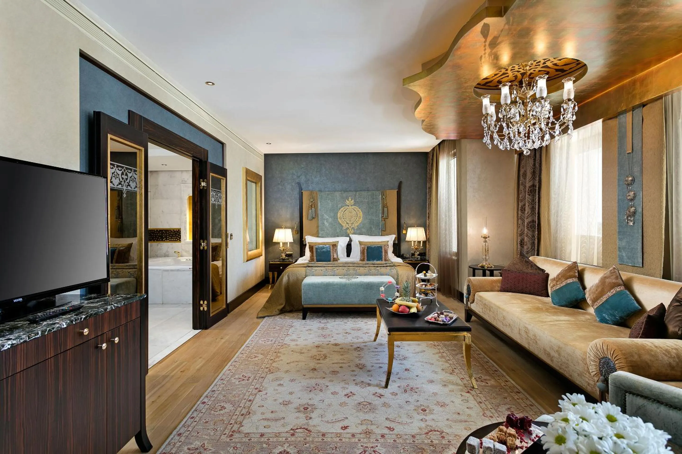 Photo of the whole room, Bed in Titanic Mardan Palace