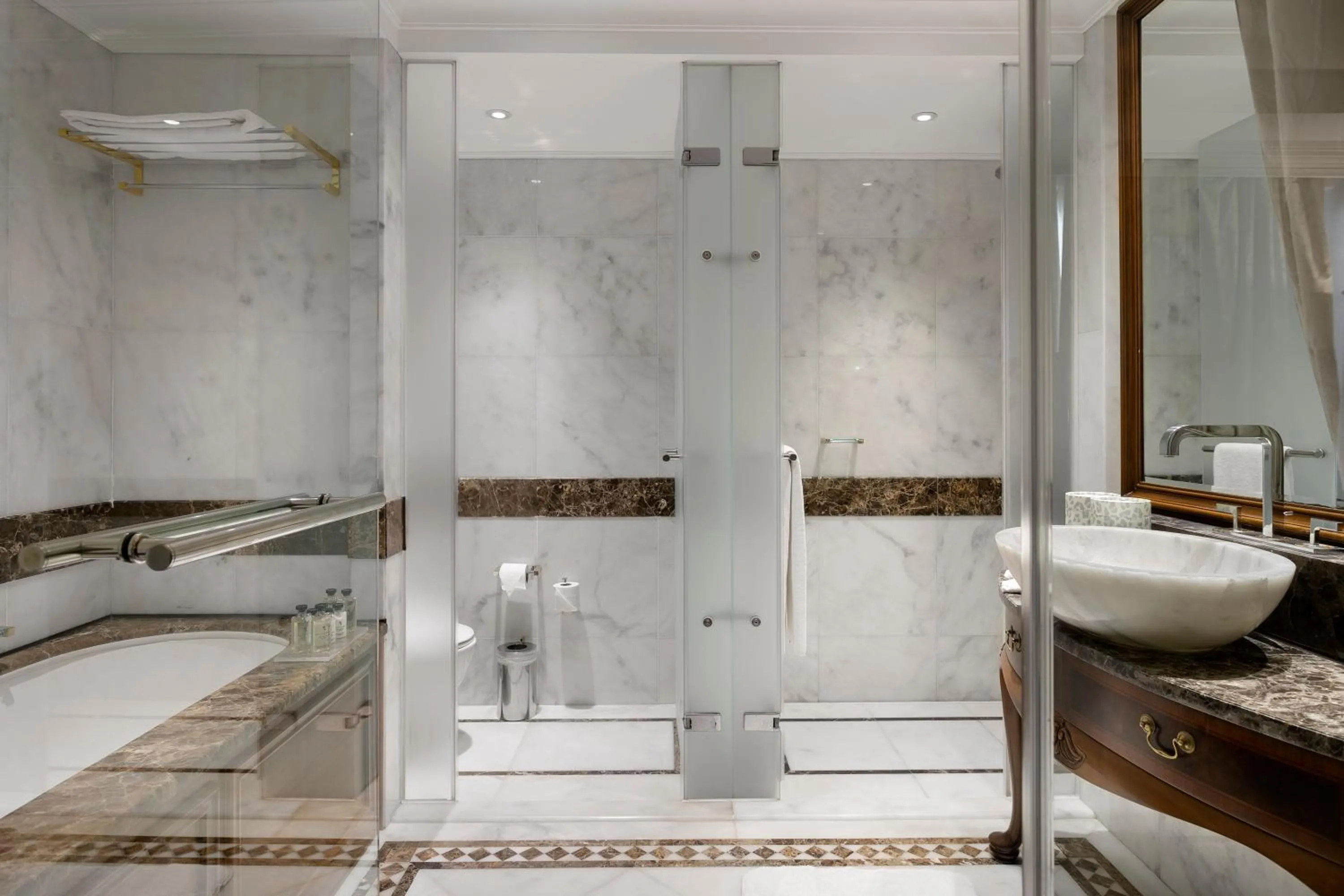 Shower in Titanic Mardan Palace