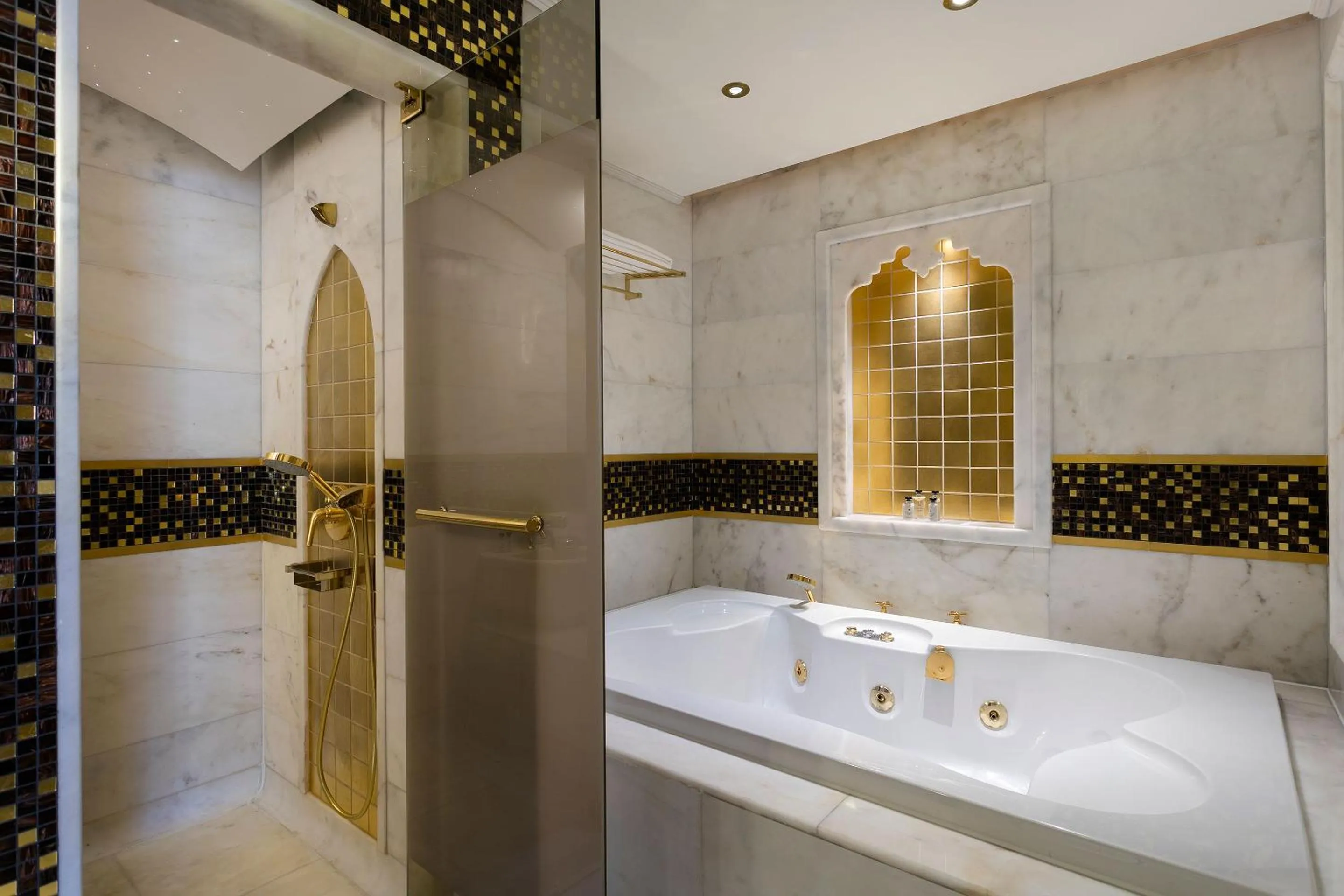 Shower in Titanic Mardan Palace