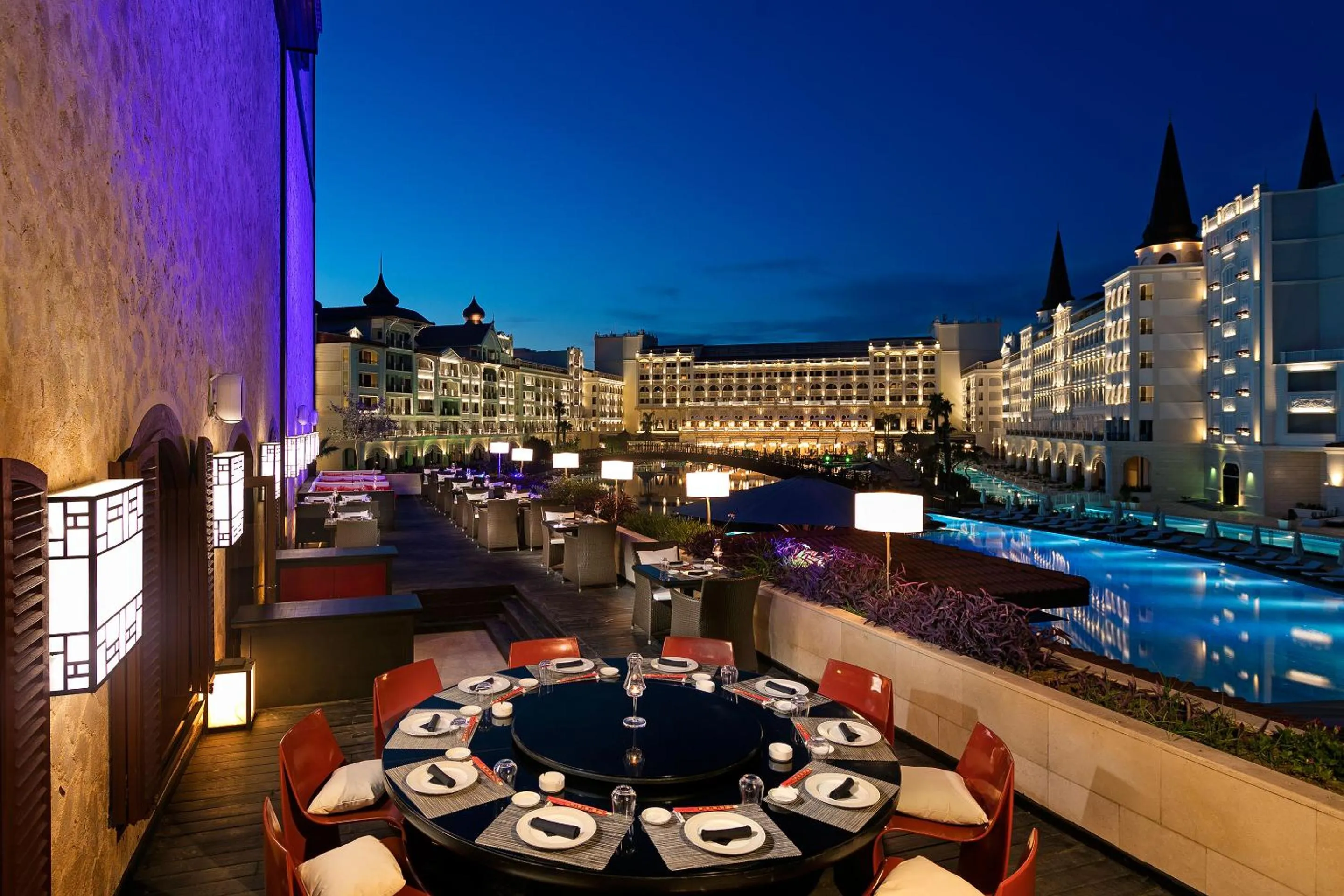 Restaurant/places to eat in Titanic Mardan Palace