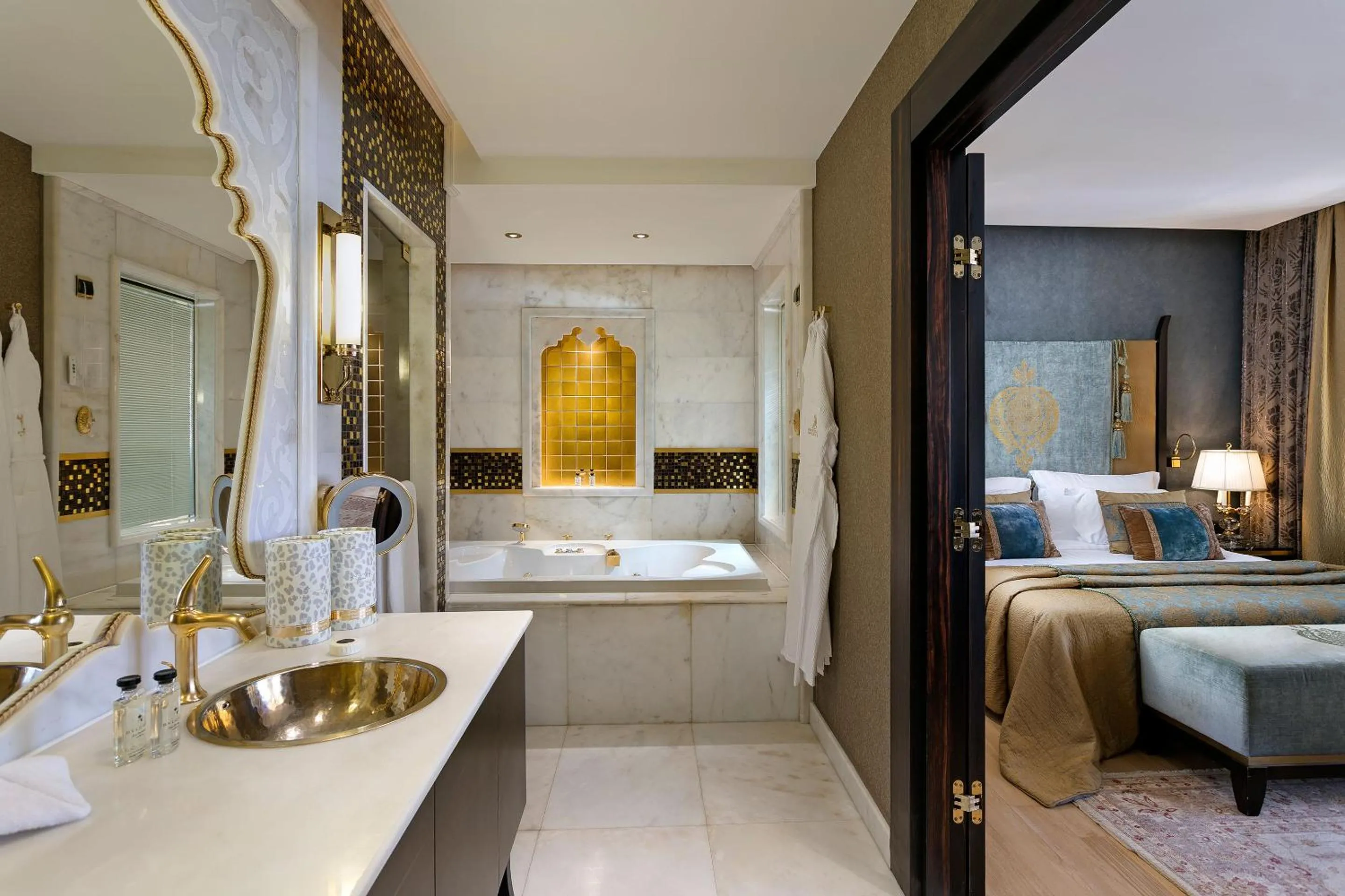 Bathroom, Bed in Titanic Mardan Palace