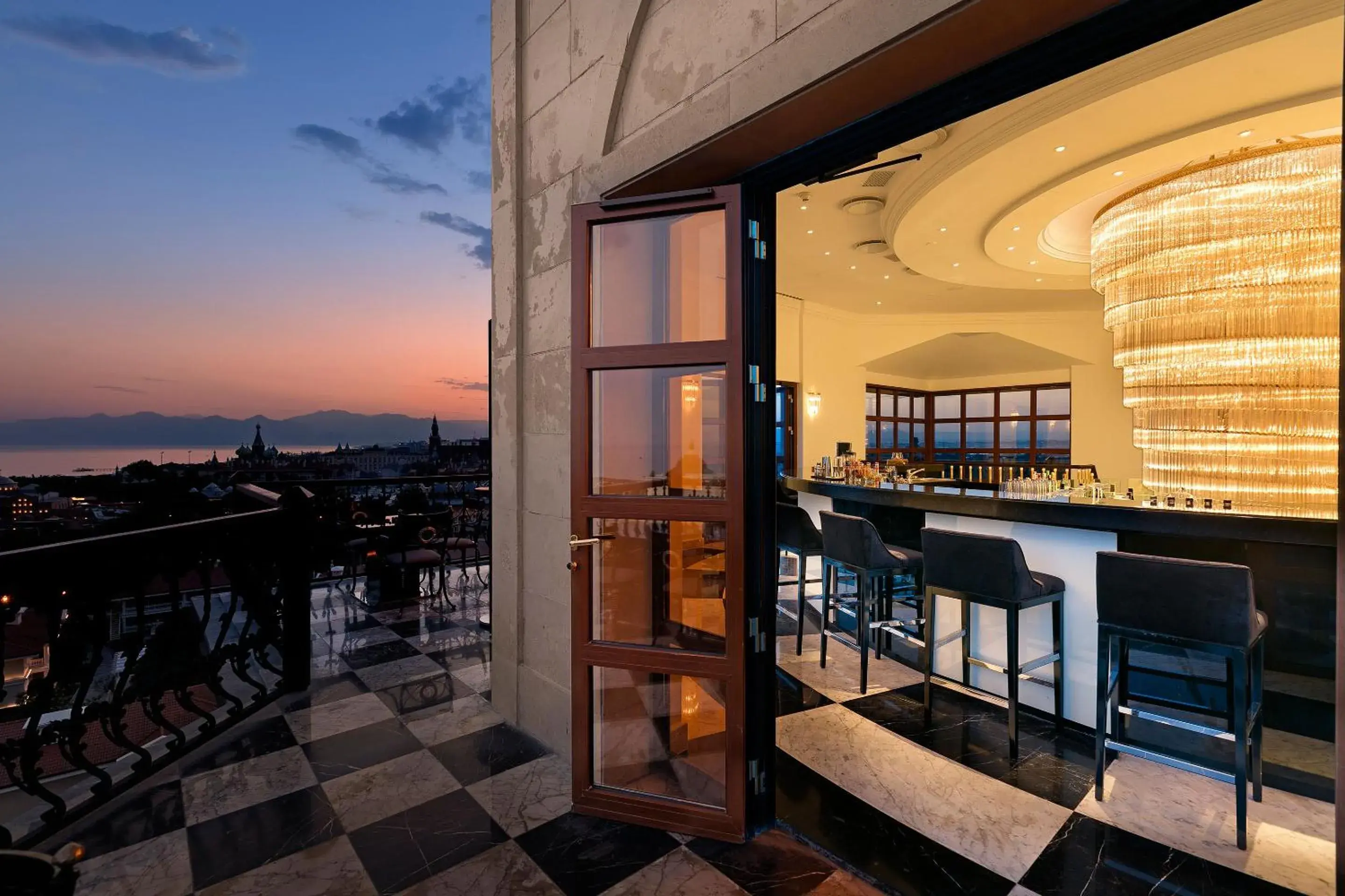 Lounge or bar in Titanic Mardan Palace Lounge or bar in Titanic Mardan Palace