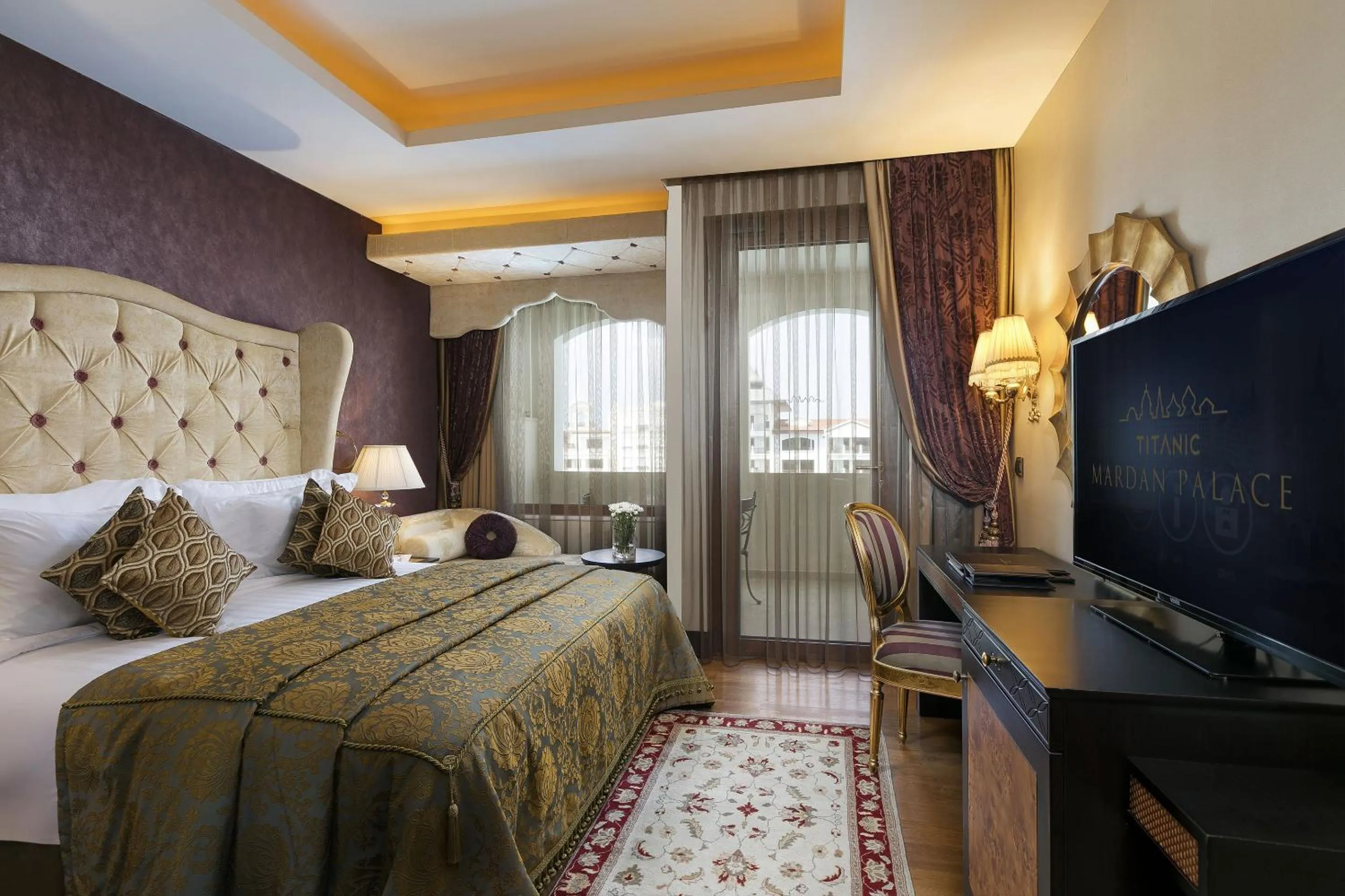 Photo of the whole room, Bed in Titanic Mardan Palace