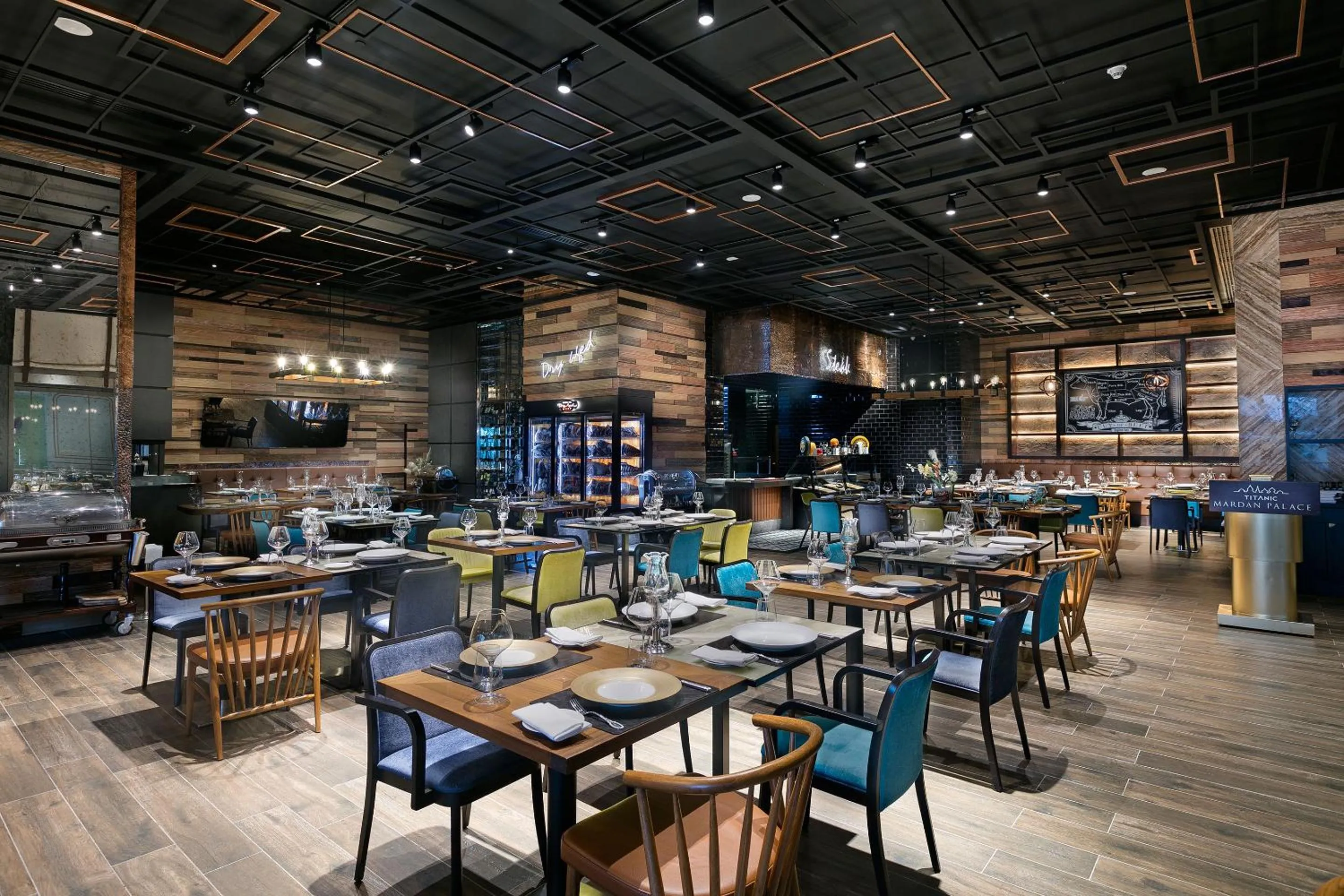 Restaurant/places to eat in Titanic Mardan Palace