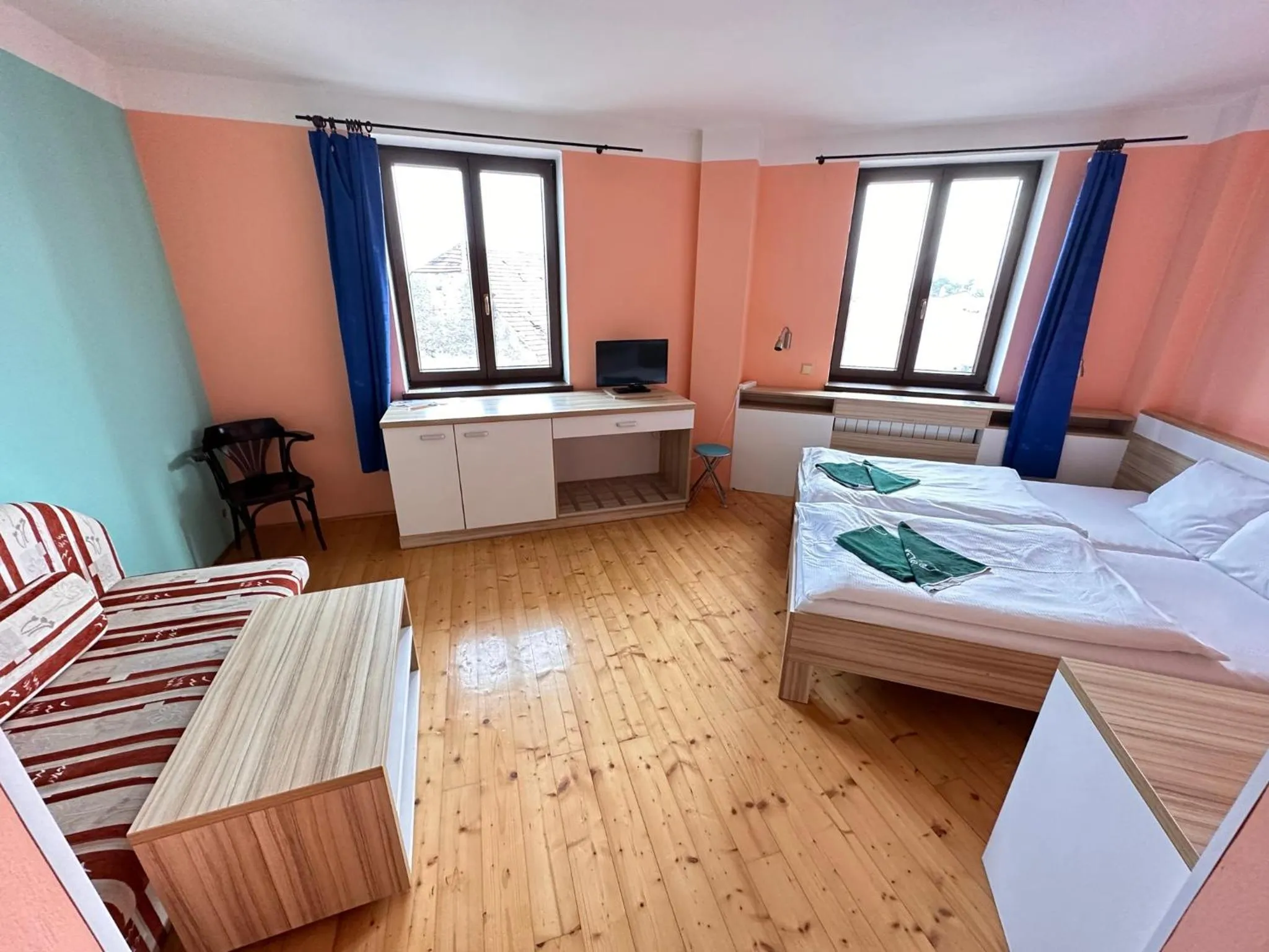 Photo of the whole room, Bed in Hotel N