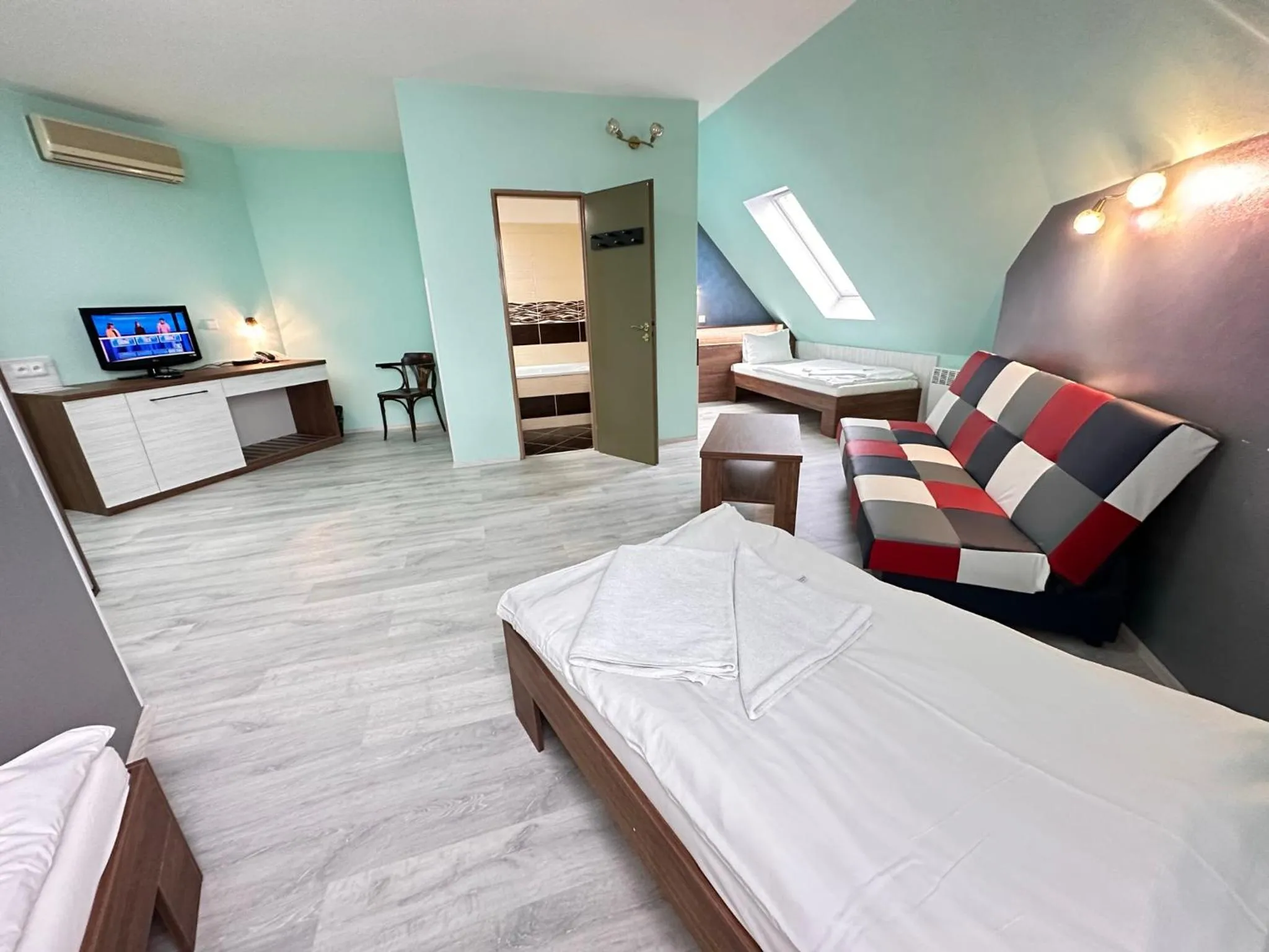 Photo of the whole room, Bed in Hotel N