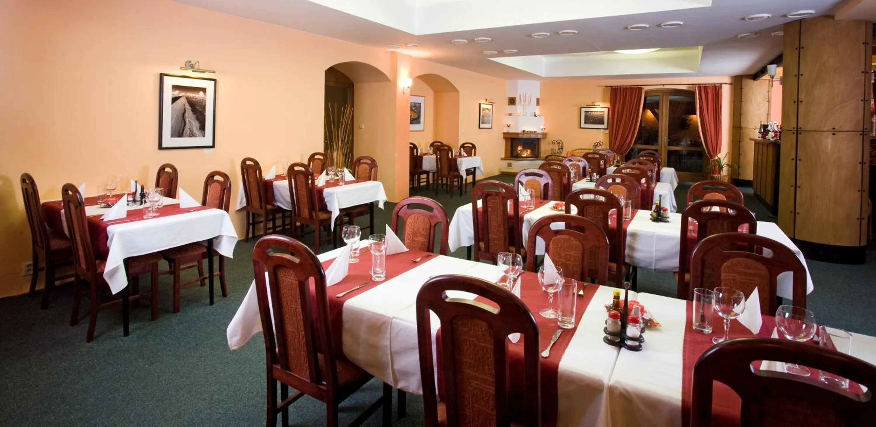 Restaurant/places to eat in Hotel N