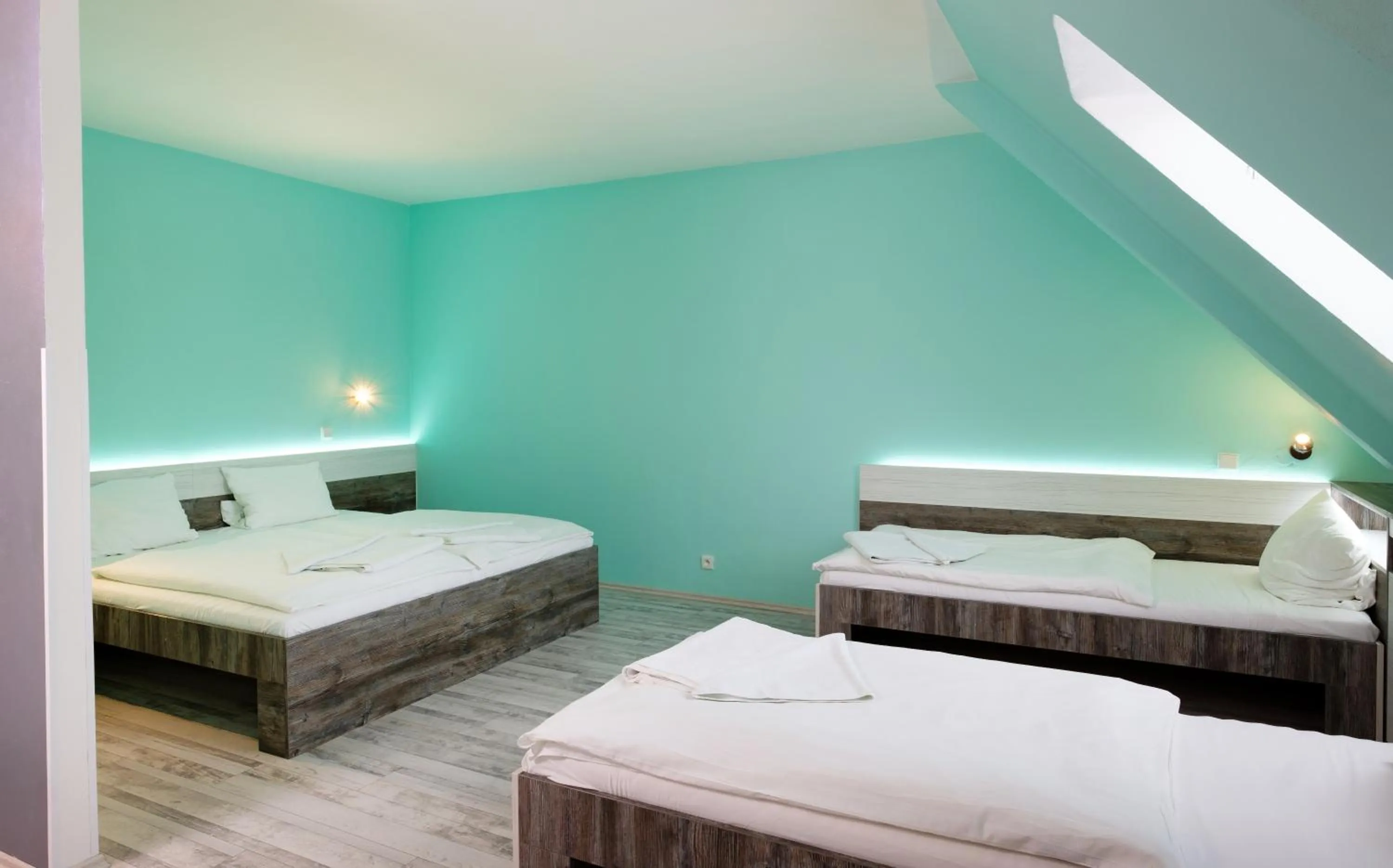 Photo of the whole room, Bed in Hotel N