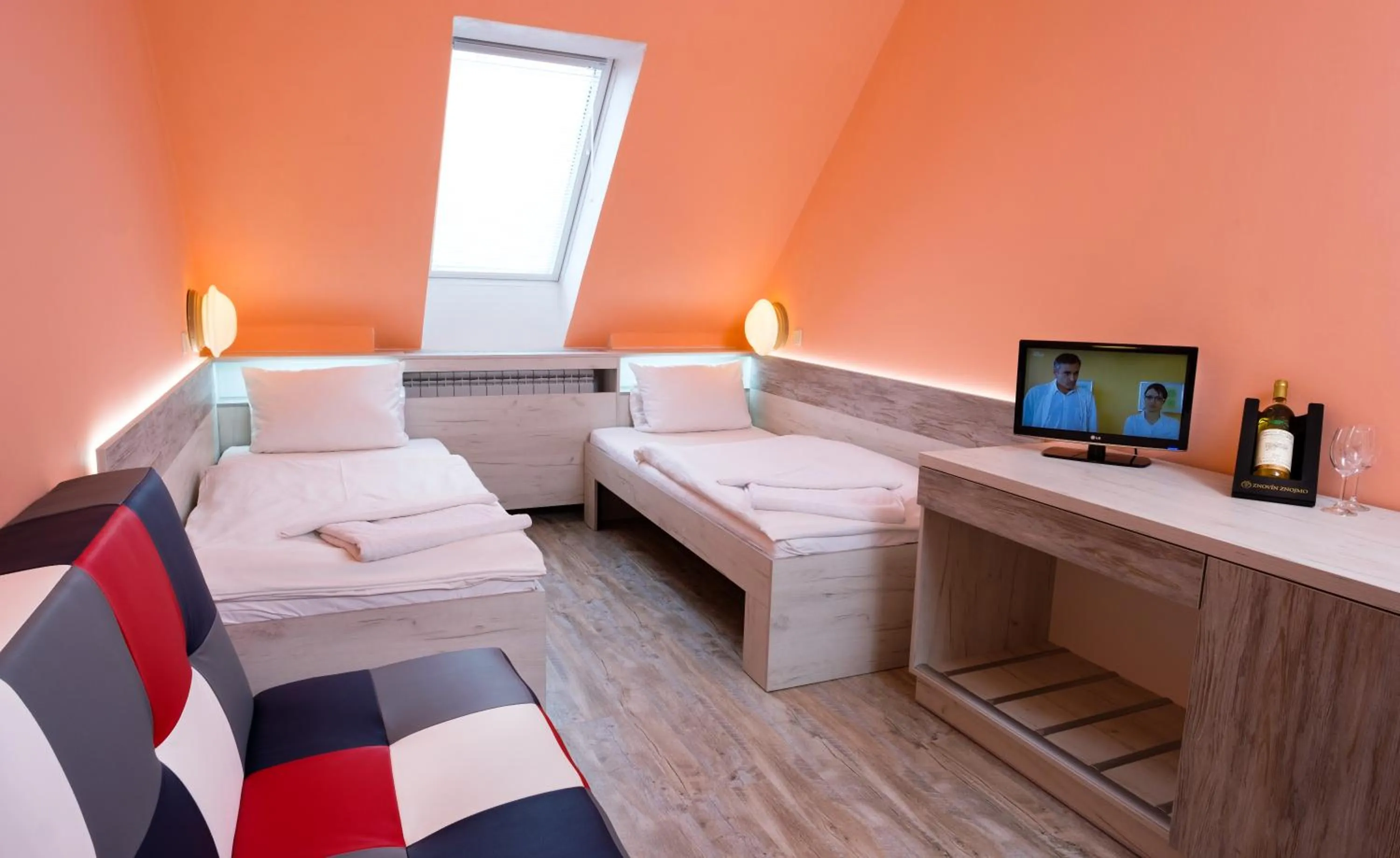 Photo of the whole room, Bed in Hotel N